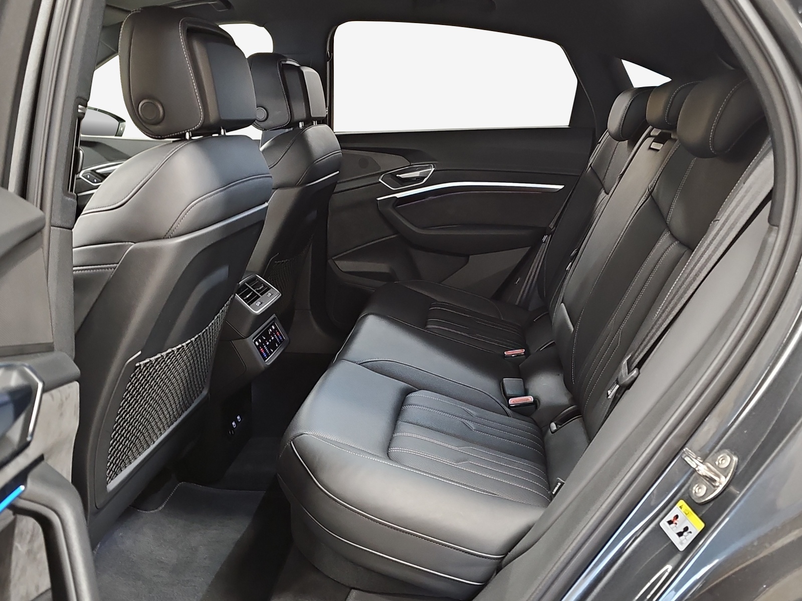 AUDI e-tron S Sportback quattro-image-12
