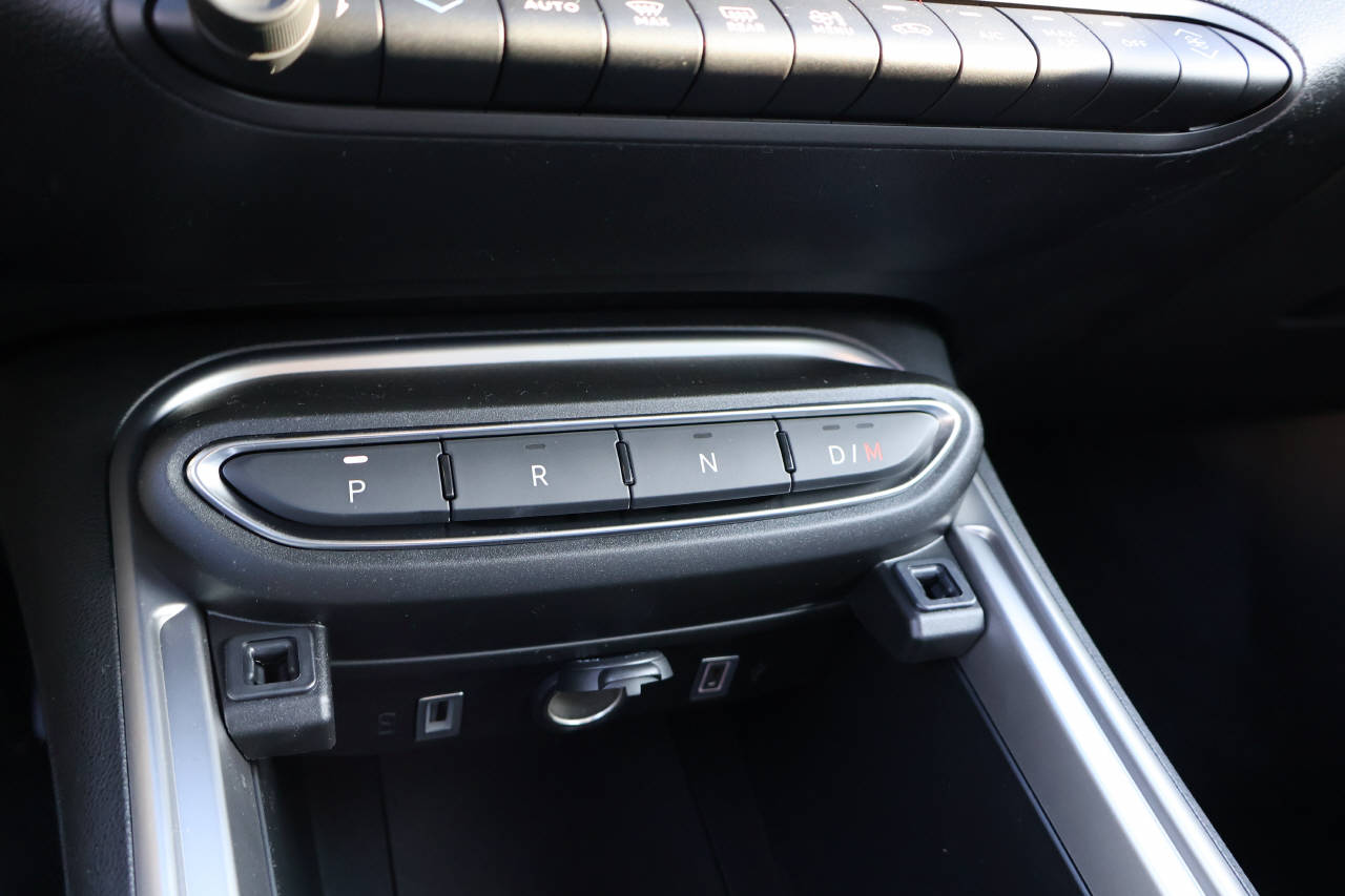JEEP Avenger 1.2 MHEV Upland 4xe-image-13