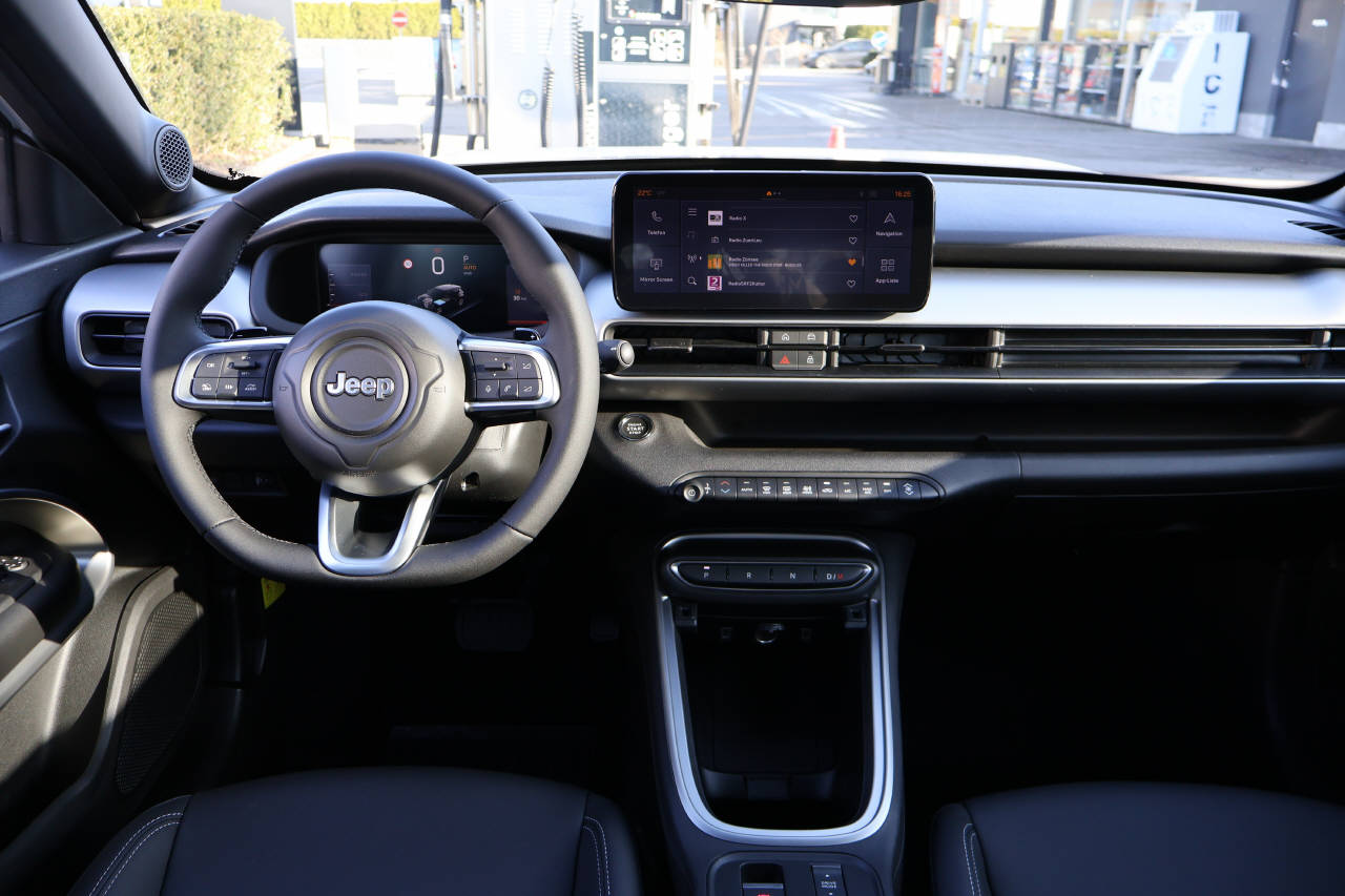 JEEP Avenger 1.2 MHEV Upland 4xe-image-9