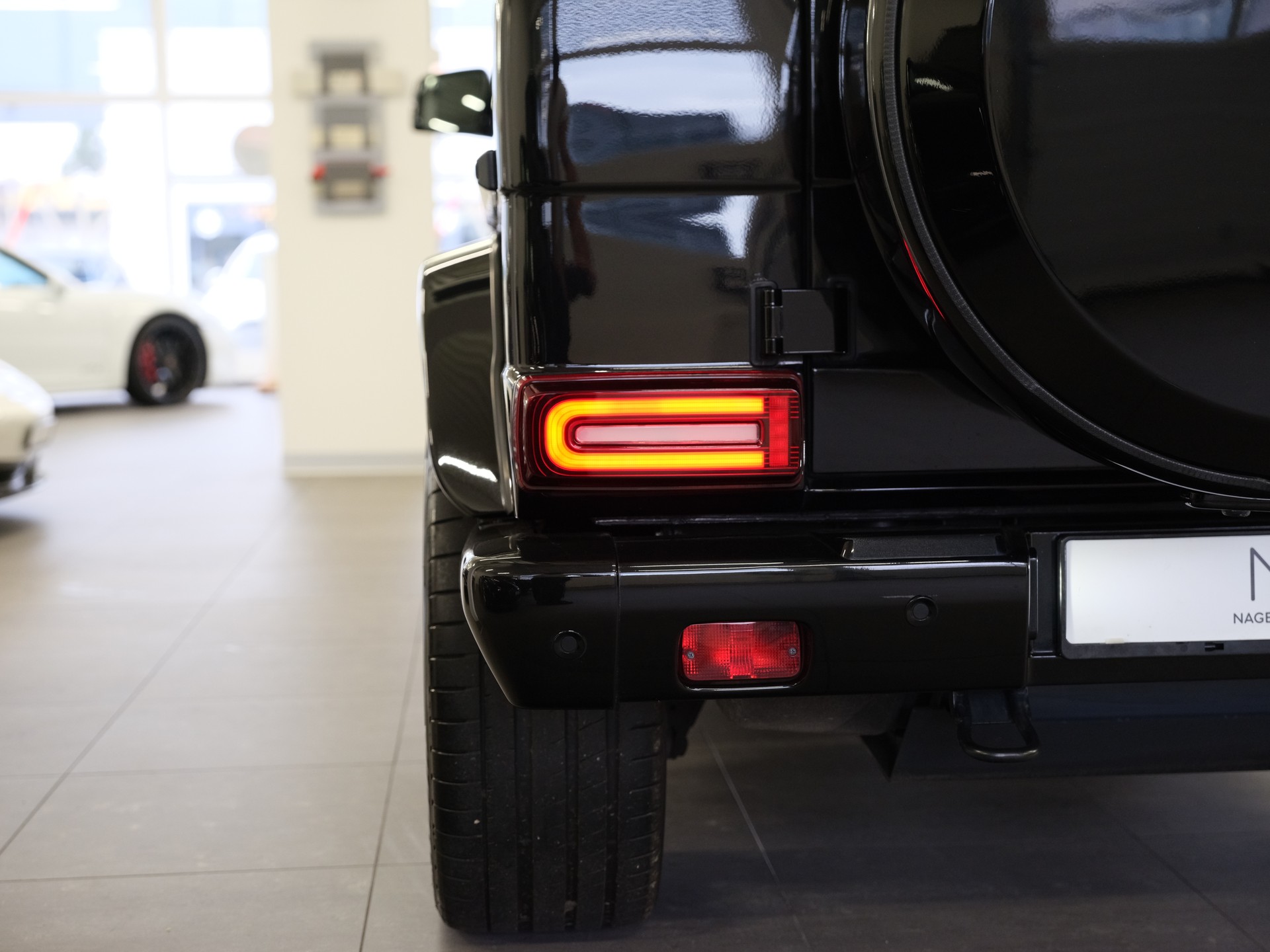 MERCEDES-BENZ G 63 AMG Brabus Speedshift Plus 7G-Tronic *Sonderlackierung* *Schiebedach* *AHK*-image-10