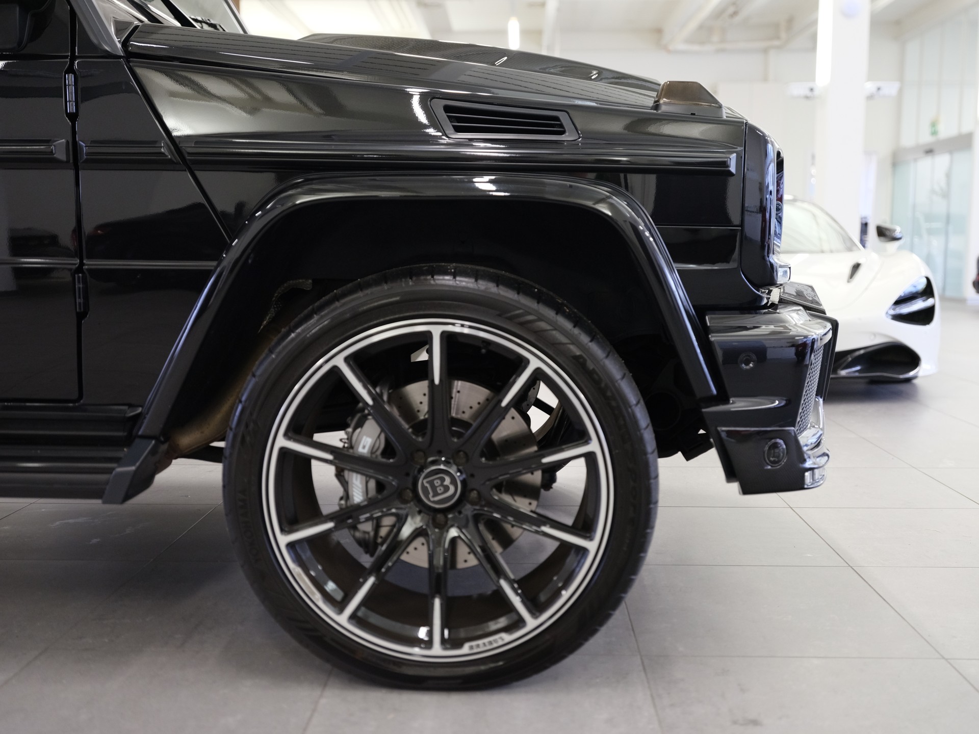 MERCEDES-BENZ G 63 AMG Brabus Speedshift Plus 7G-Tronic *Sonderlackierung* *Schiebedach* *AHK*-image-7