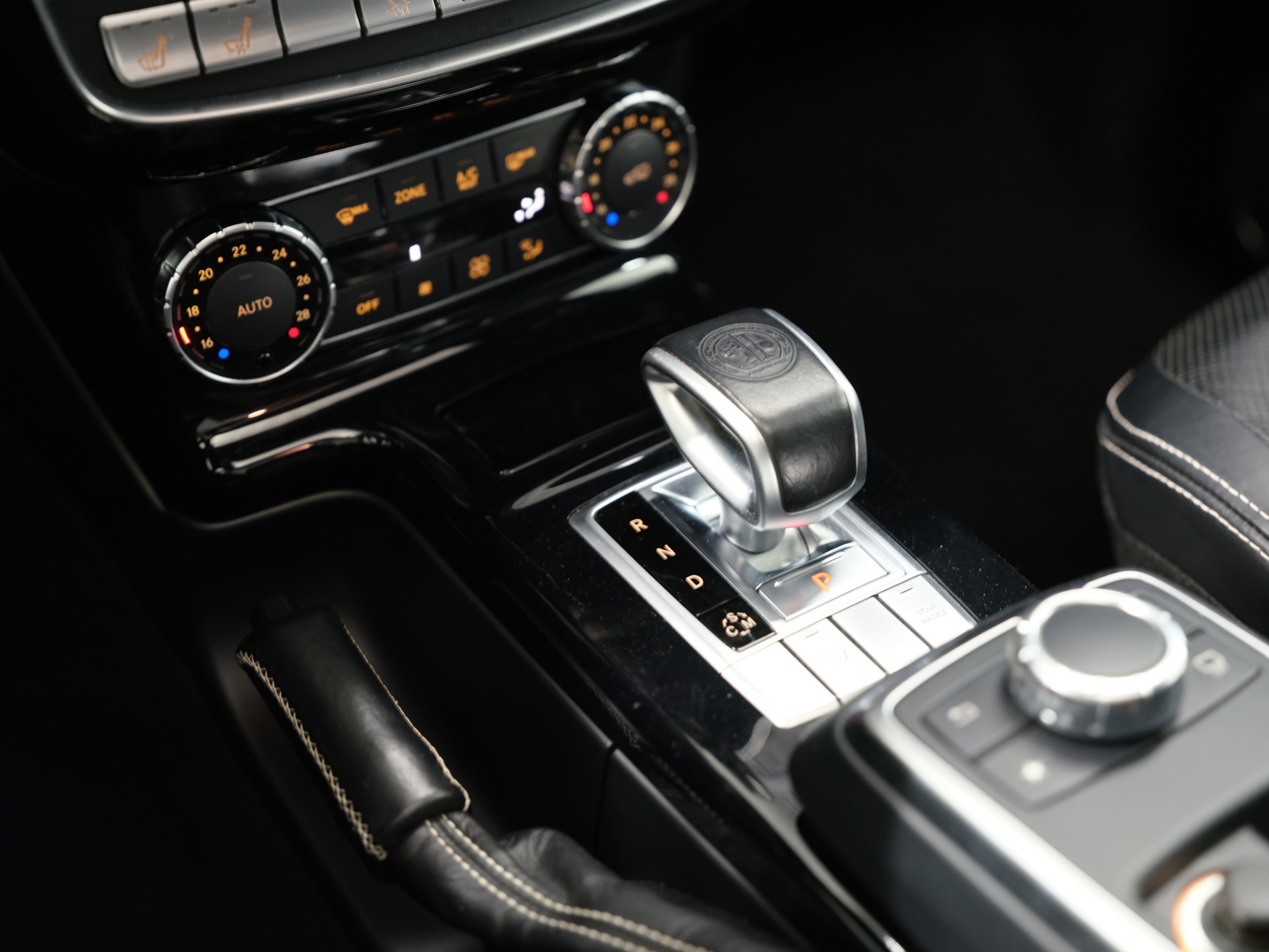 MERCEDES-BENZ G 63 AMG Brabus Speedshift Plus 7G-Tronic *Sonderlackierung* *Schiebedach* *AHK*-image-25