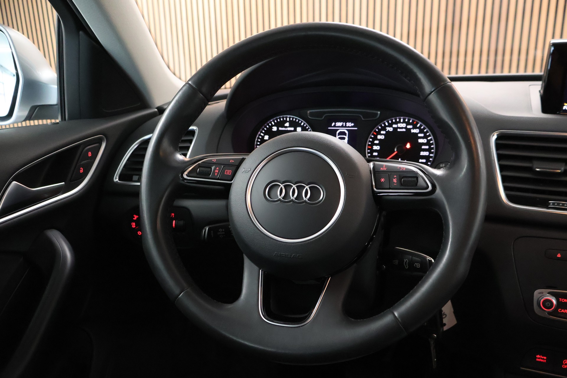 AUDI Q3 1.4 TFSI sport S-tronic-image-17