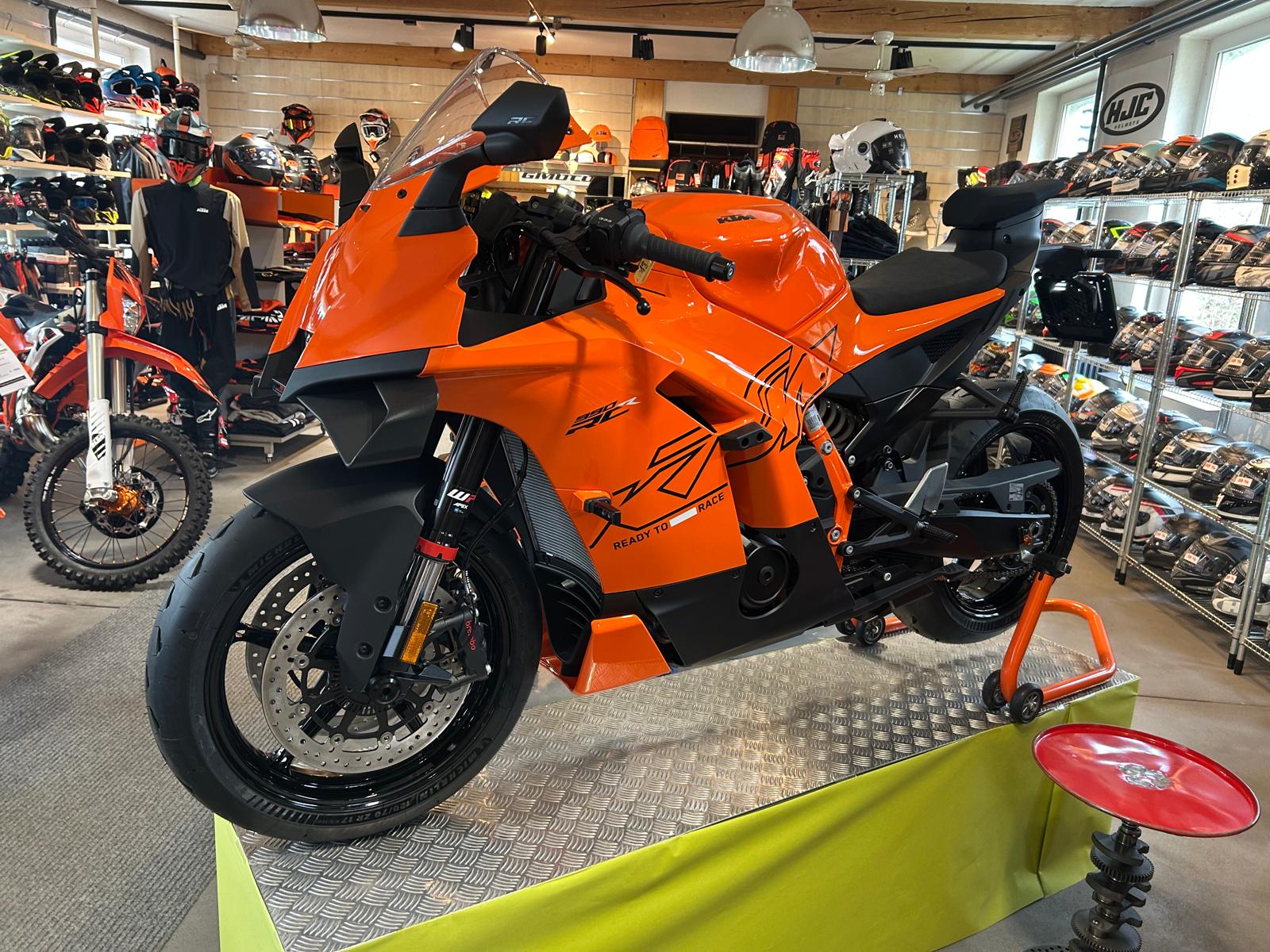 KTM RC R-image-1
