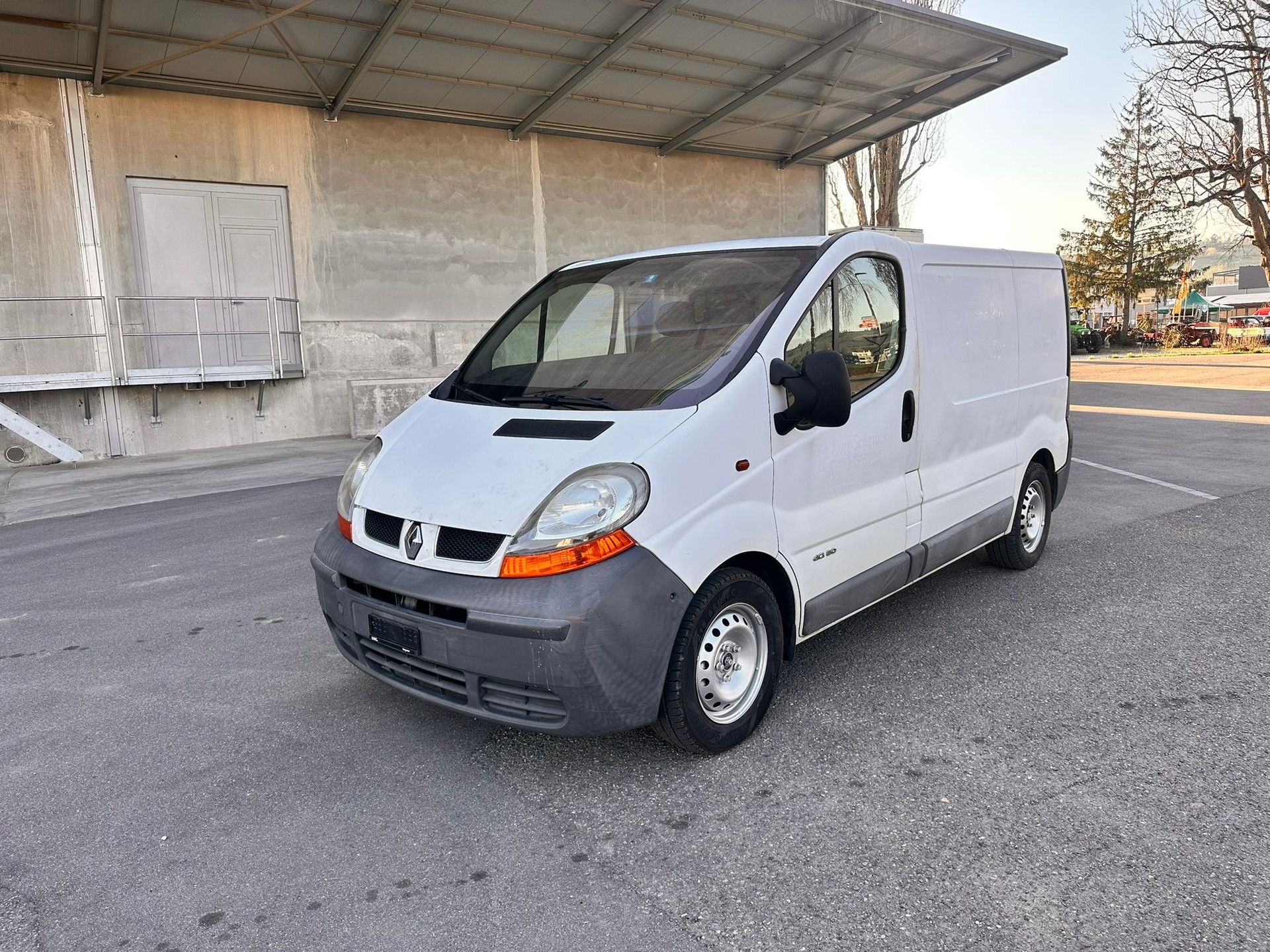 RENAULT Trafic 1.9 dCi 80 2.7t-image-0