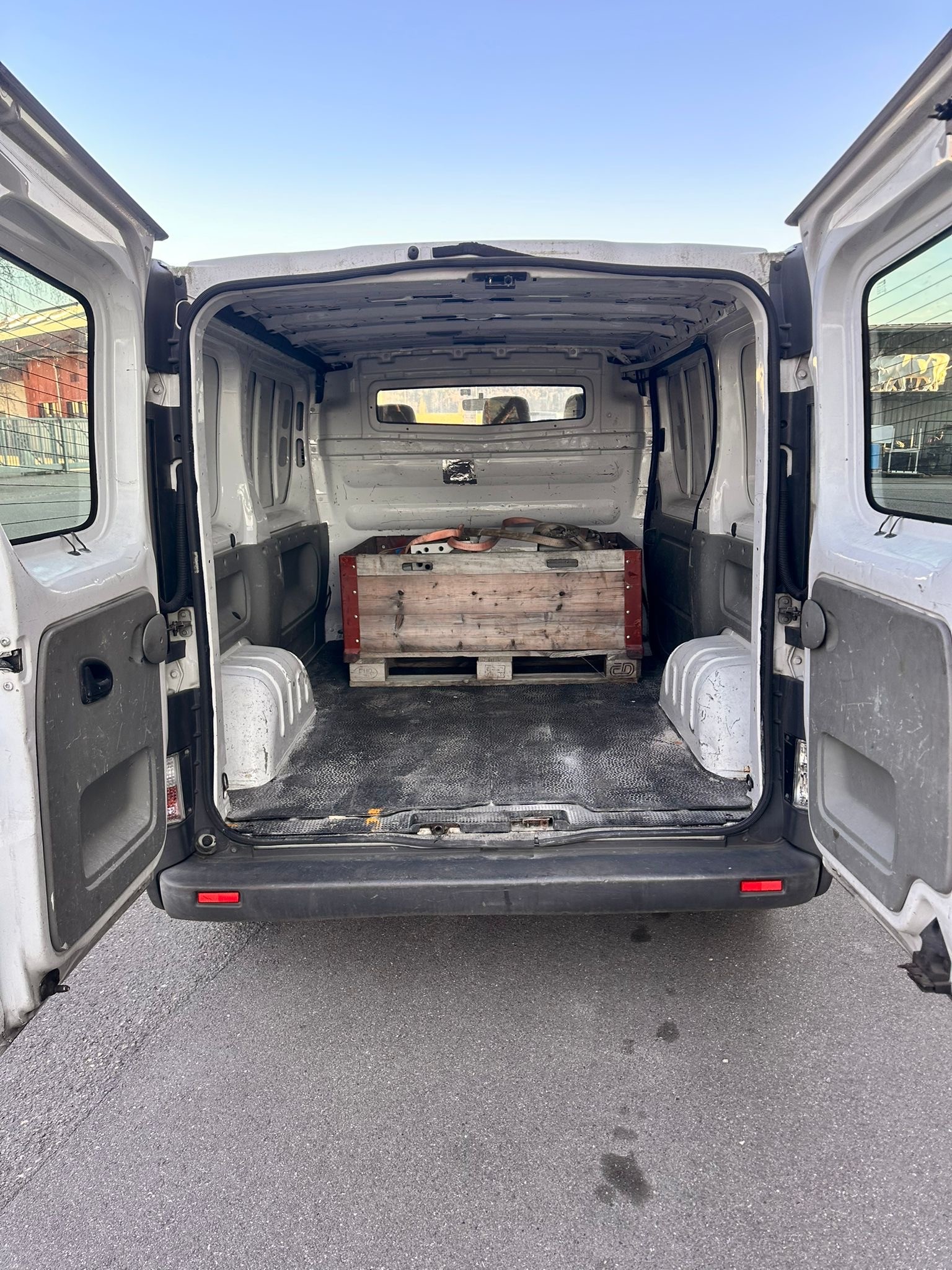 RENAULT Trafic 1.9 dCi 80 2.7t-image-6