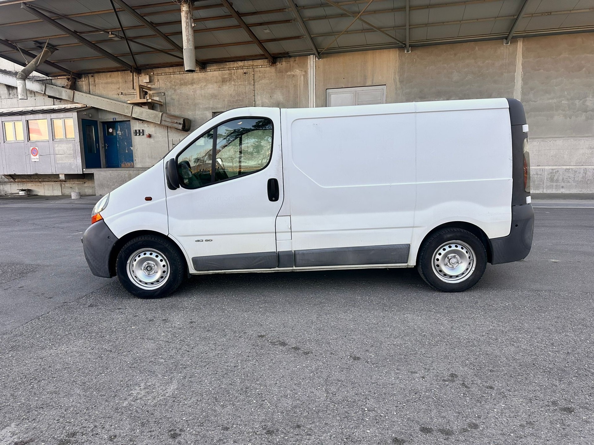 RENAULT Trafic 1.9 dCi 80 2.7t-image-7