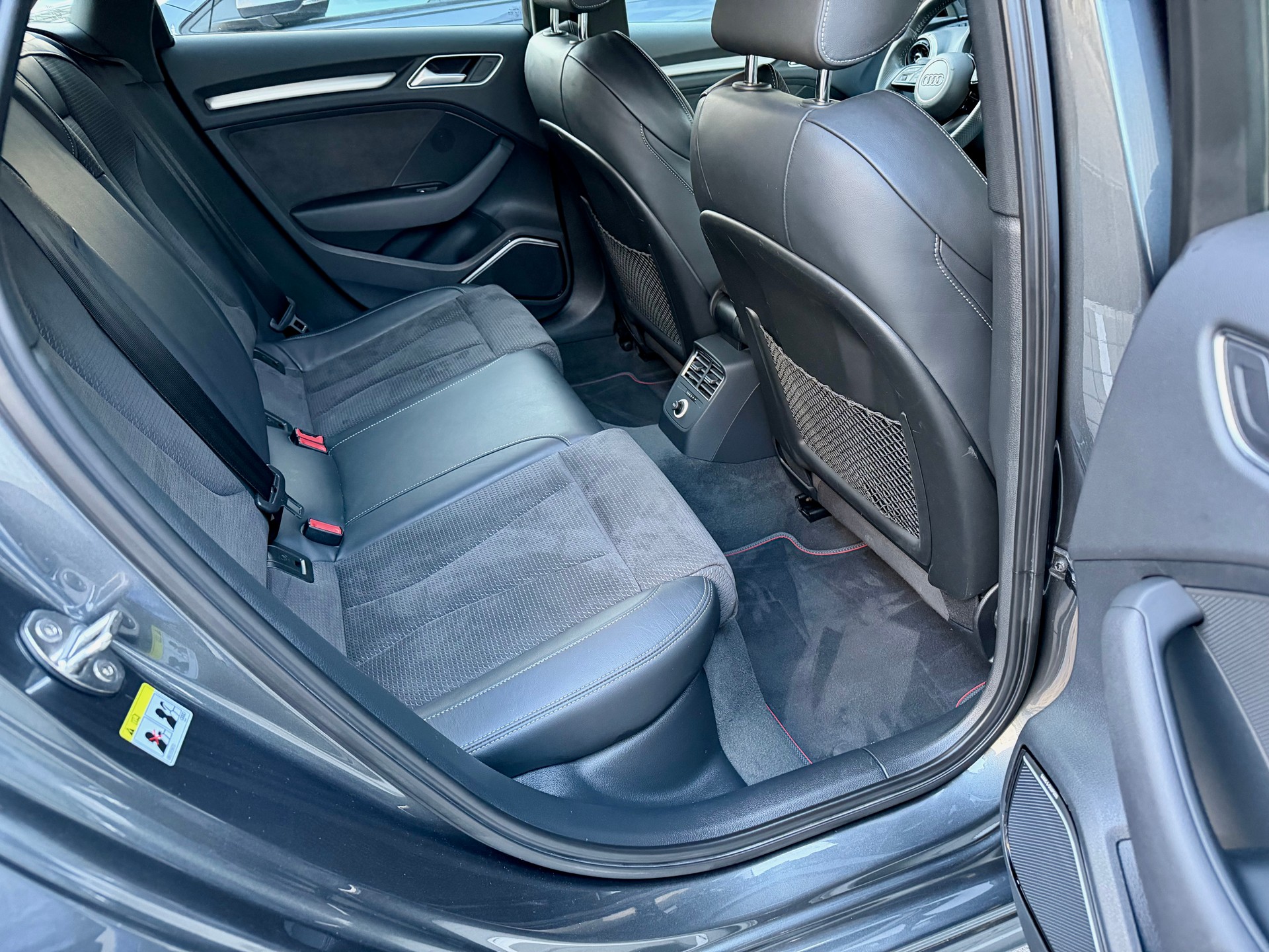 AUDI S3 Sportback 2.0 TFSI quattro S-tronic - Daytonagrau --image-8
