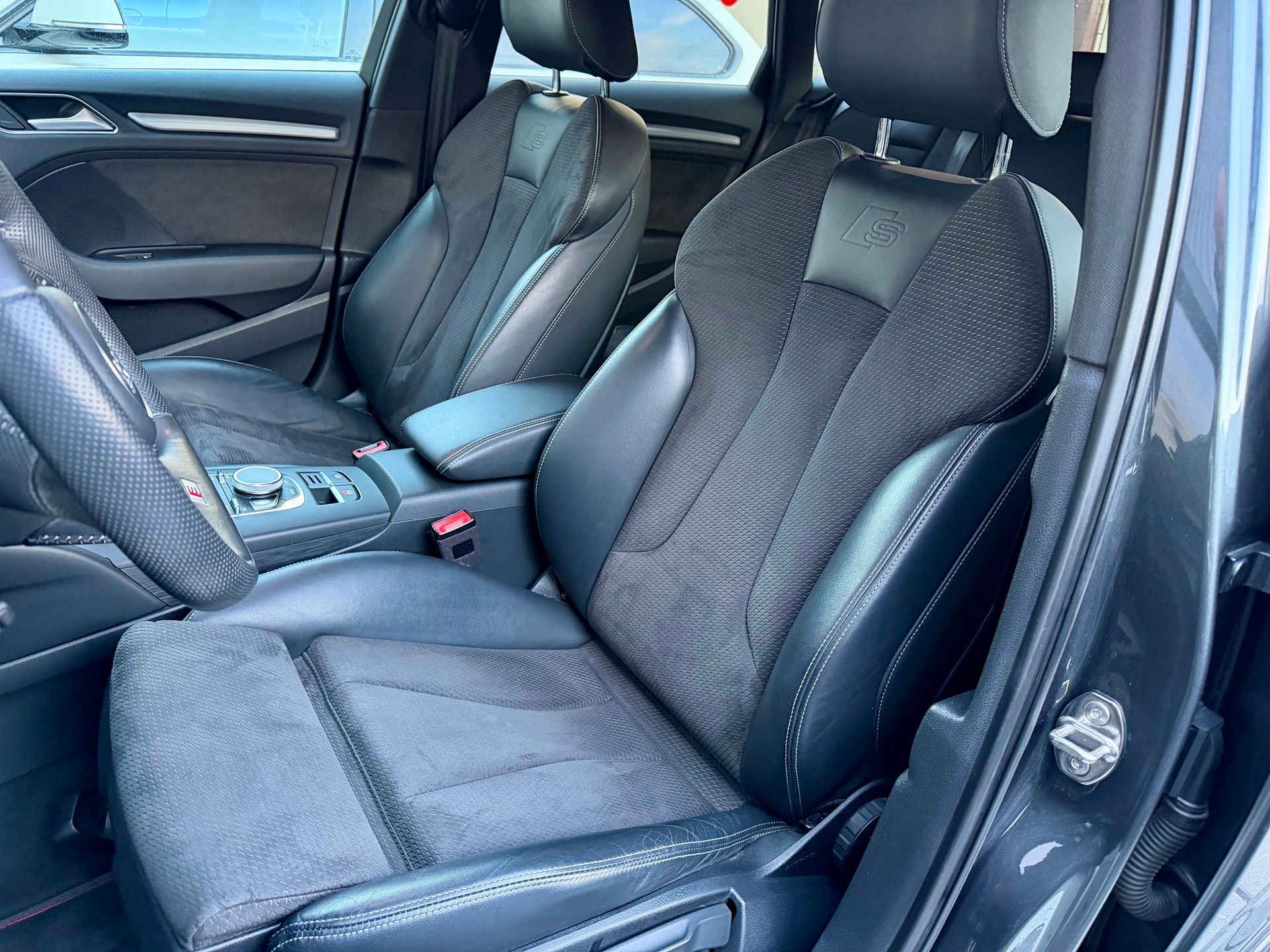 AUDI S3 Sportback 2.0 TFSI quattro S-tronic - Daytonagrau --image-10