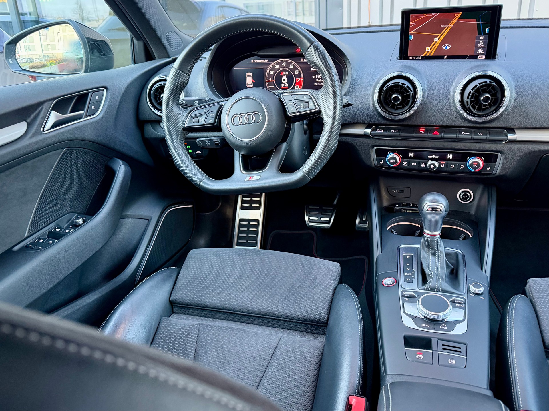 AUDI S3 Sportback 2.0 TFSI quattro S-tronic - Daytonagrau --image-11