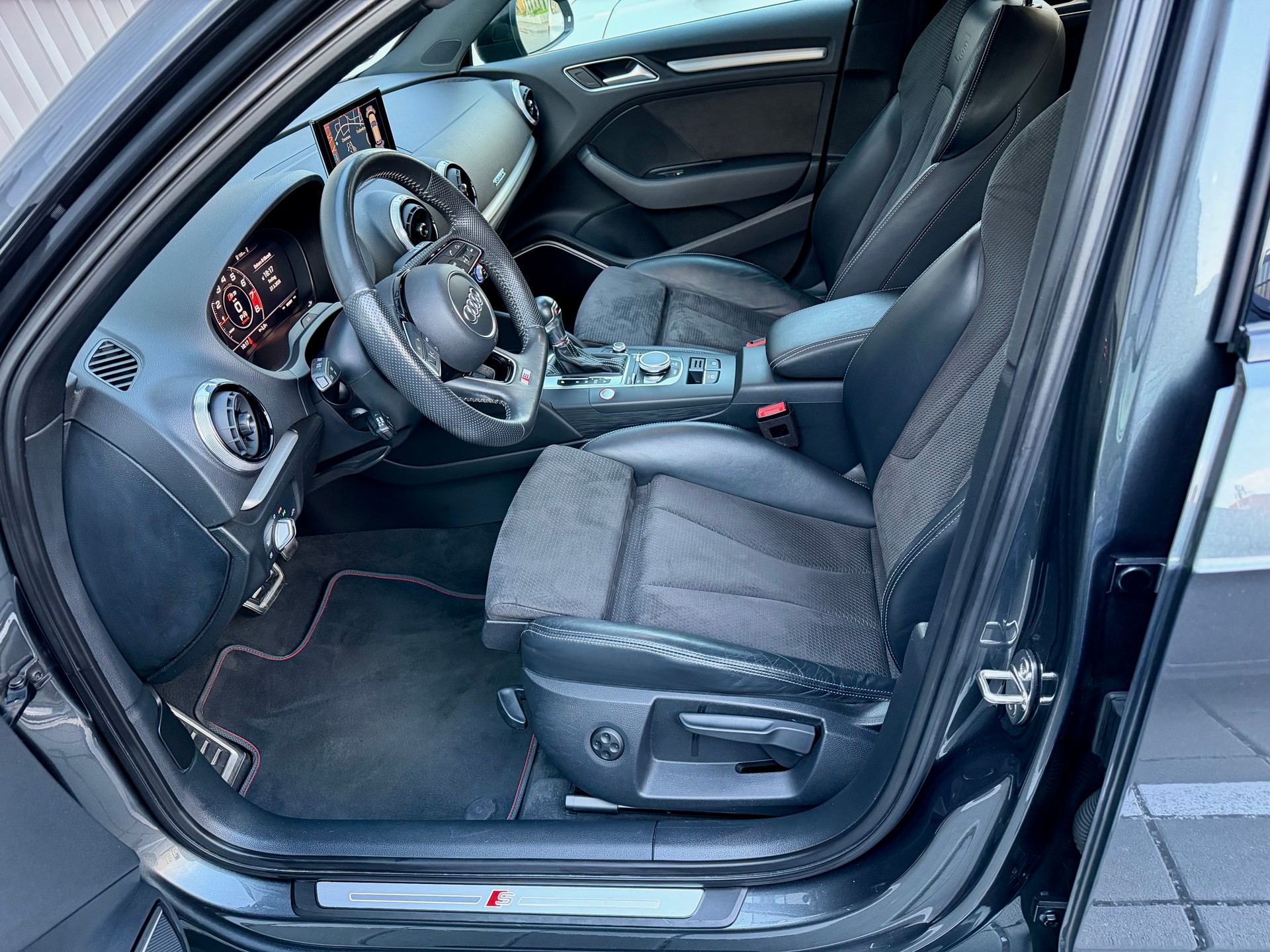 AUDI S3 Sportback 2.0 TFSI quattro S-tronic - Daytonagrau --image-6