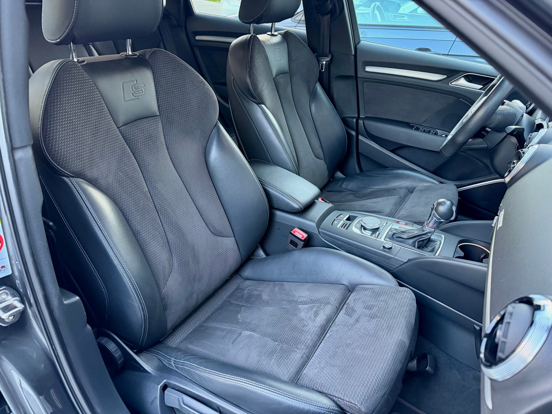 AUDI S3 Sportback 2.0 TFSI quattro S-tronic - Daytonagrau --image-9