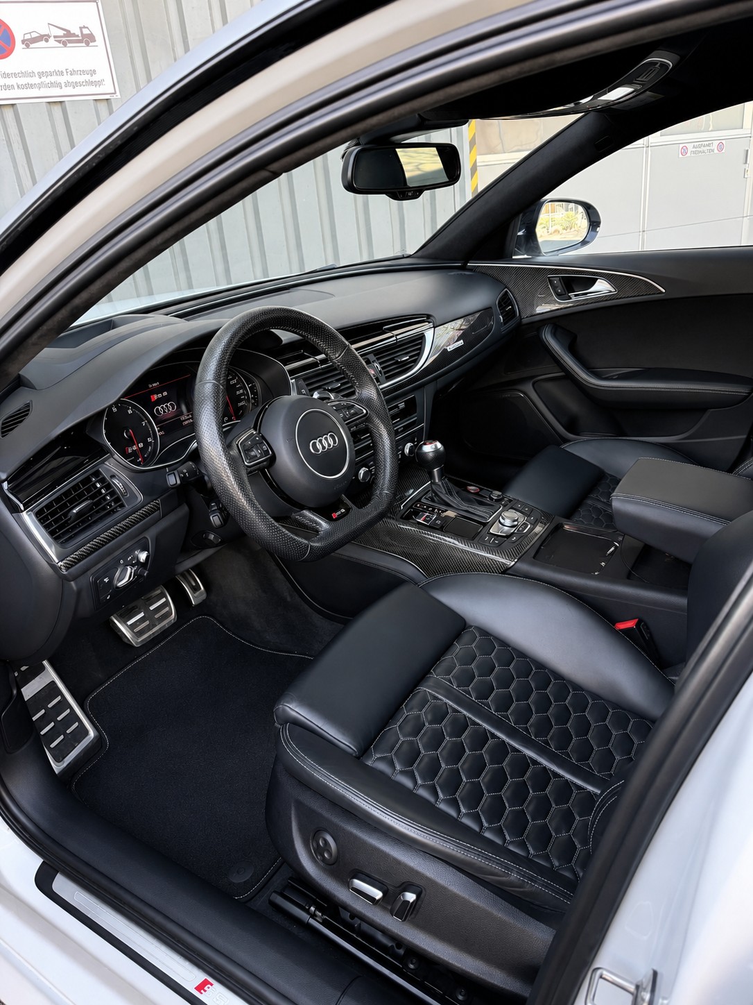 AUDI RS6 Avant Performance-image-4