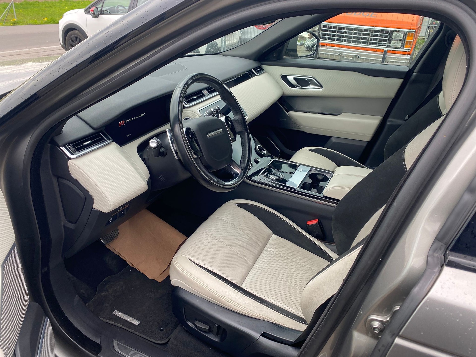 LAND ROVER Range Rover Velar R-Dynamic D 240 SE Automatic-image-9