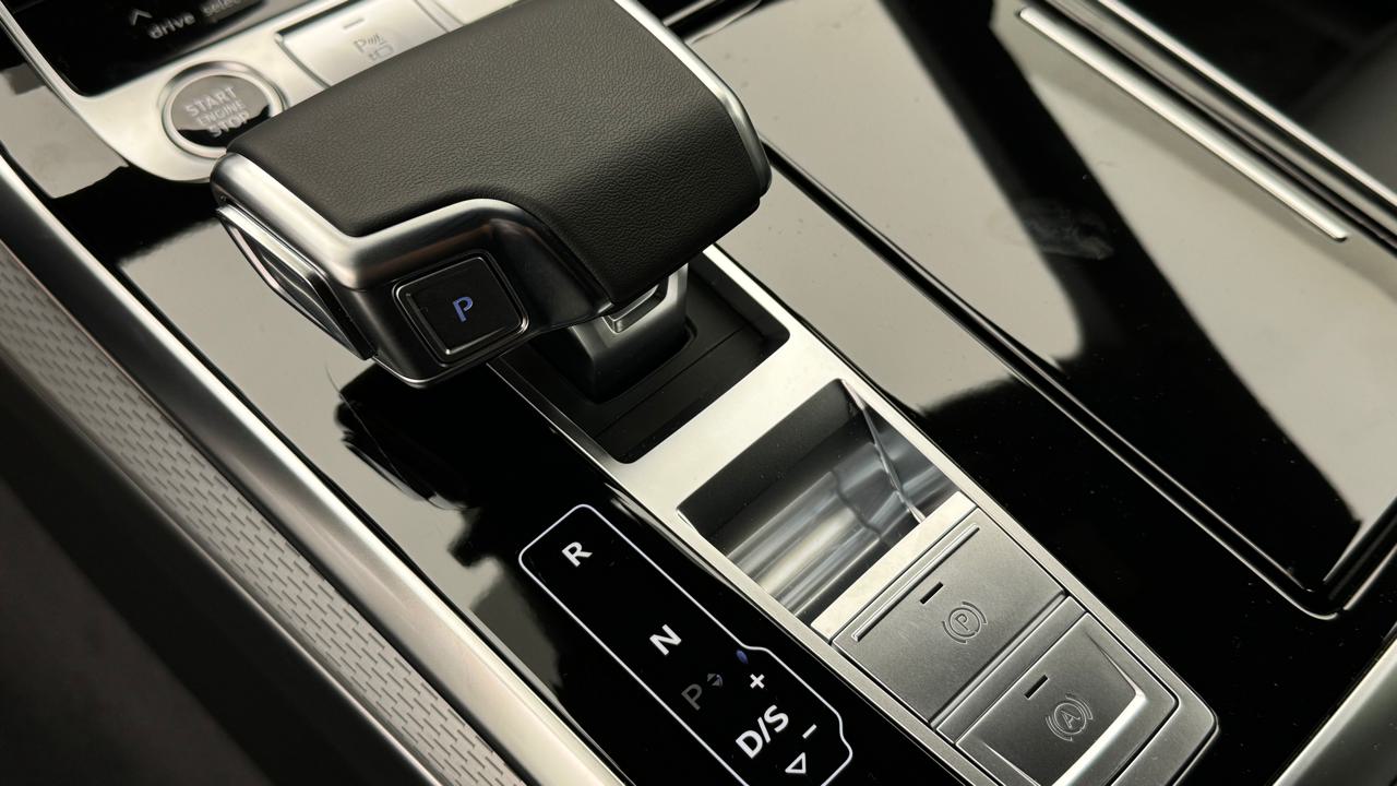 AUDI Q8 SUV TDI quattro 210 kW S line-image-10