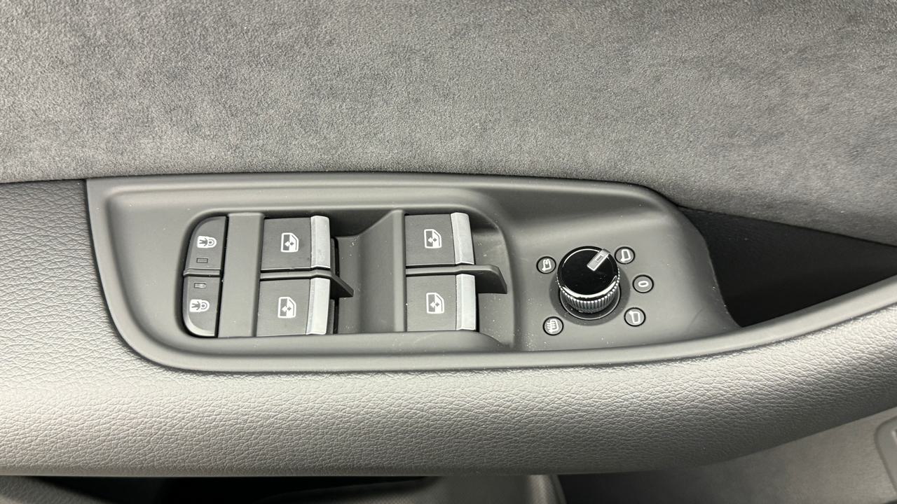 AUDI Q8 SUV TDI quattro 210 kW S line-image-8