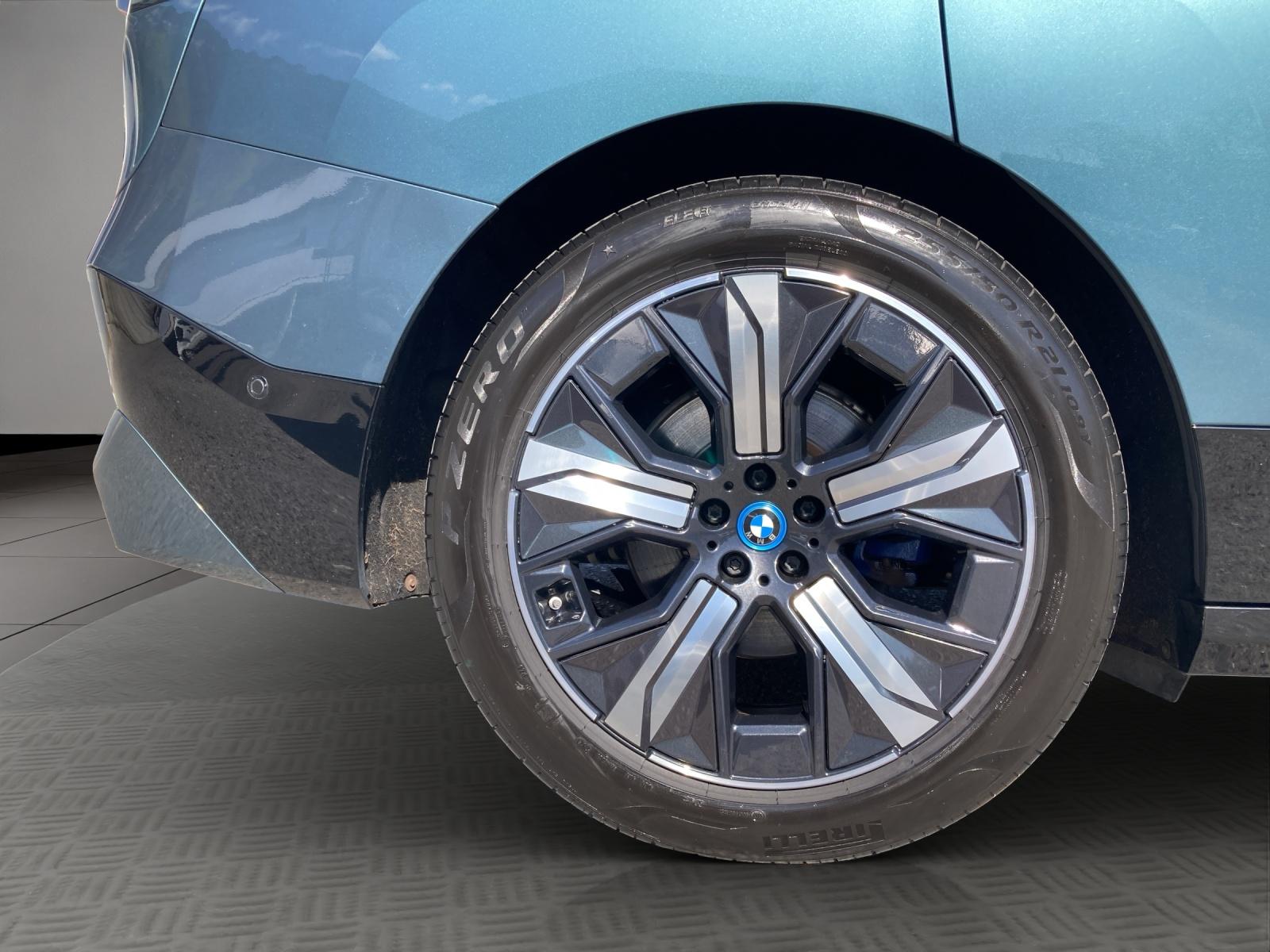 BMW iX xDrive40-image-21