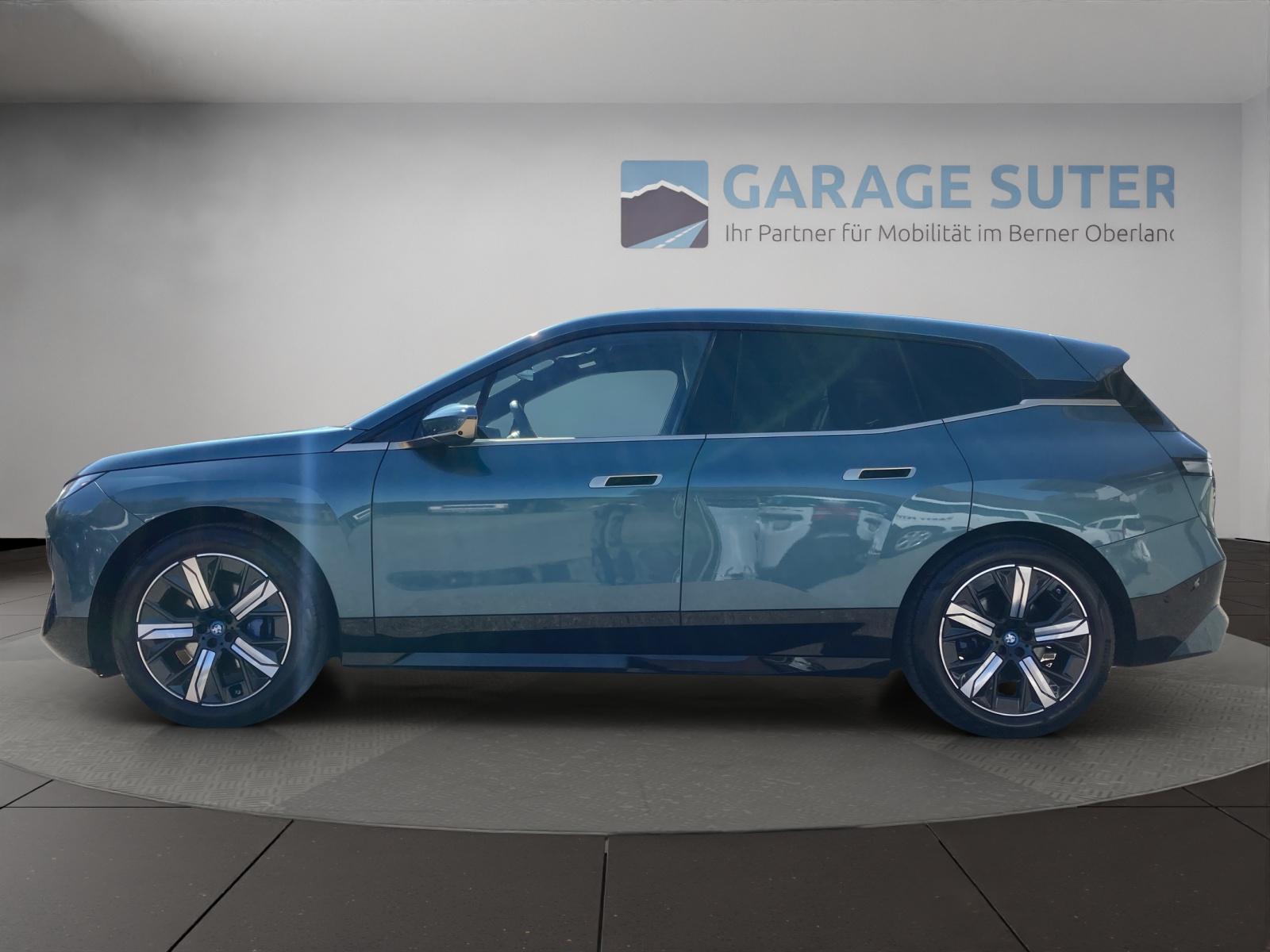 BMW iX xDrive40-showroom-element-1