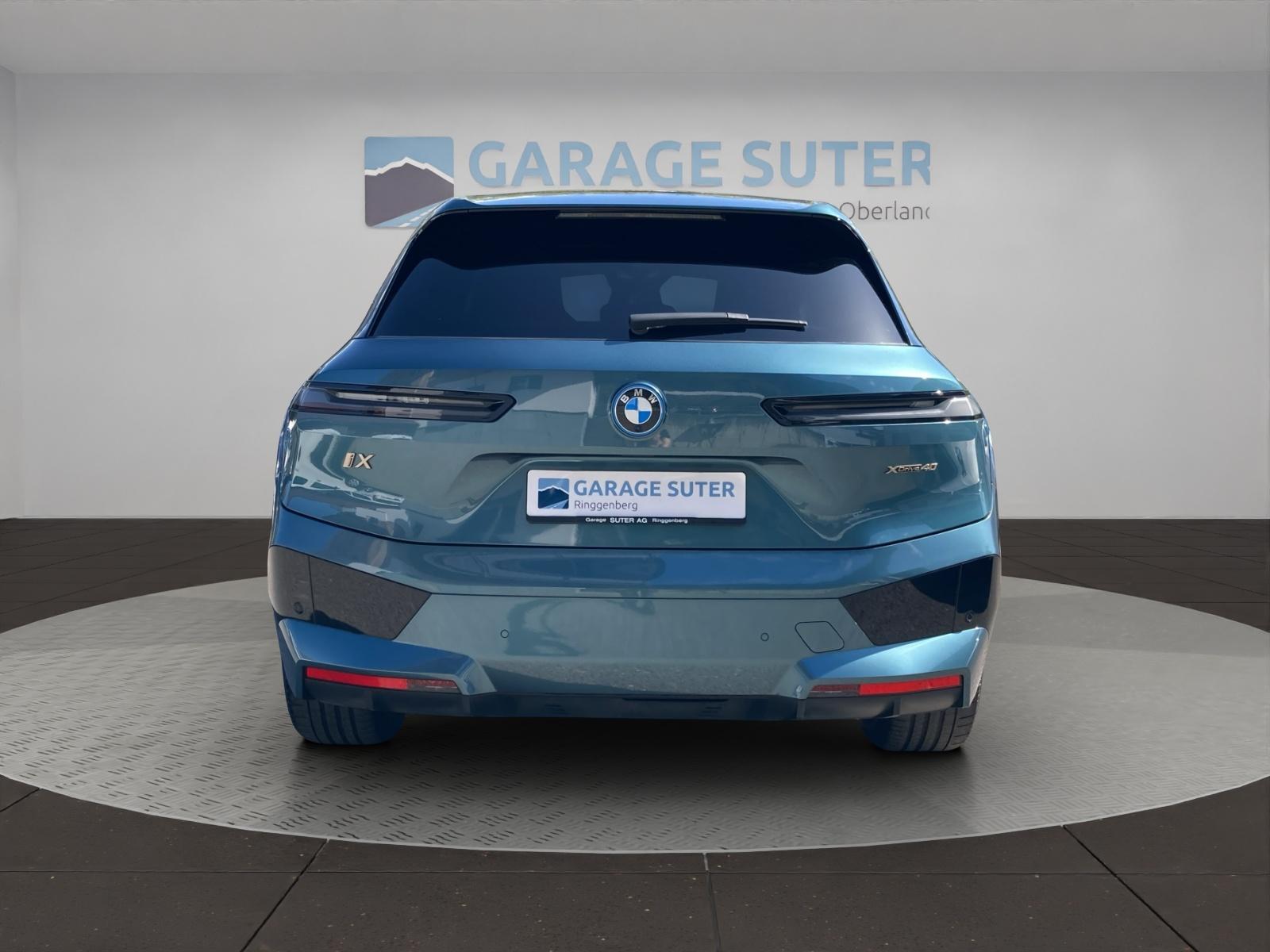 BMW iX xDrive40-showroom-element-3
