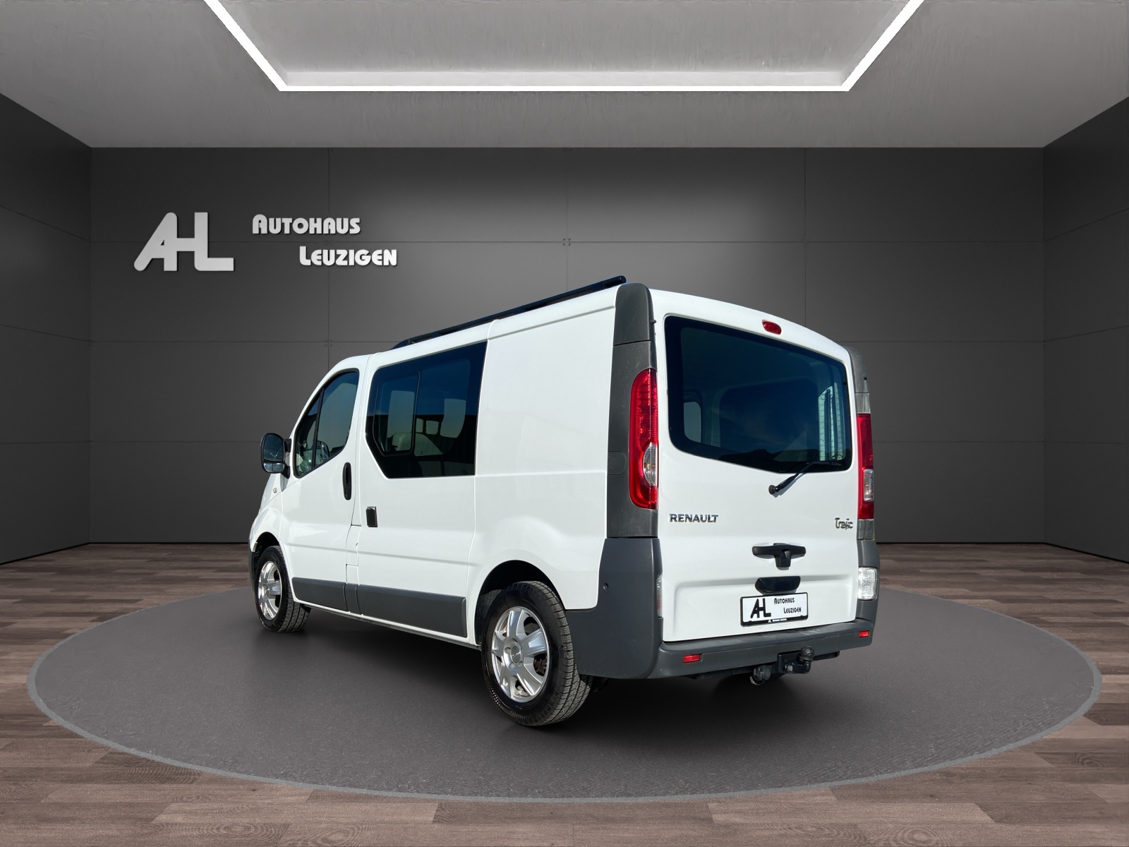 RENAULT Trafic 2.0 dCi 90 2.7t L1H1-image-2