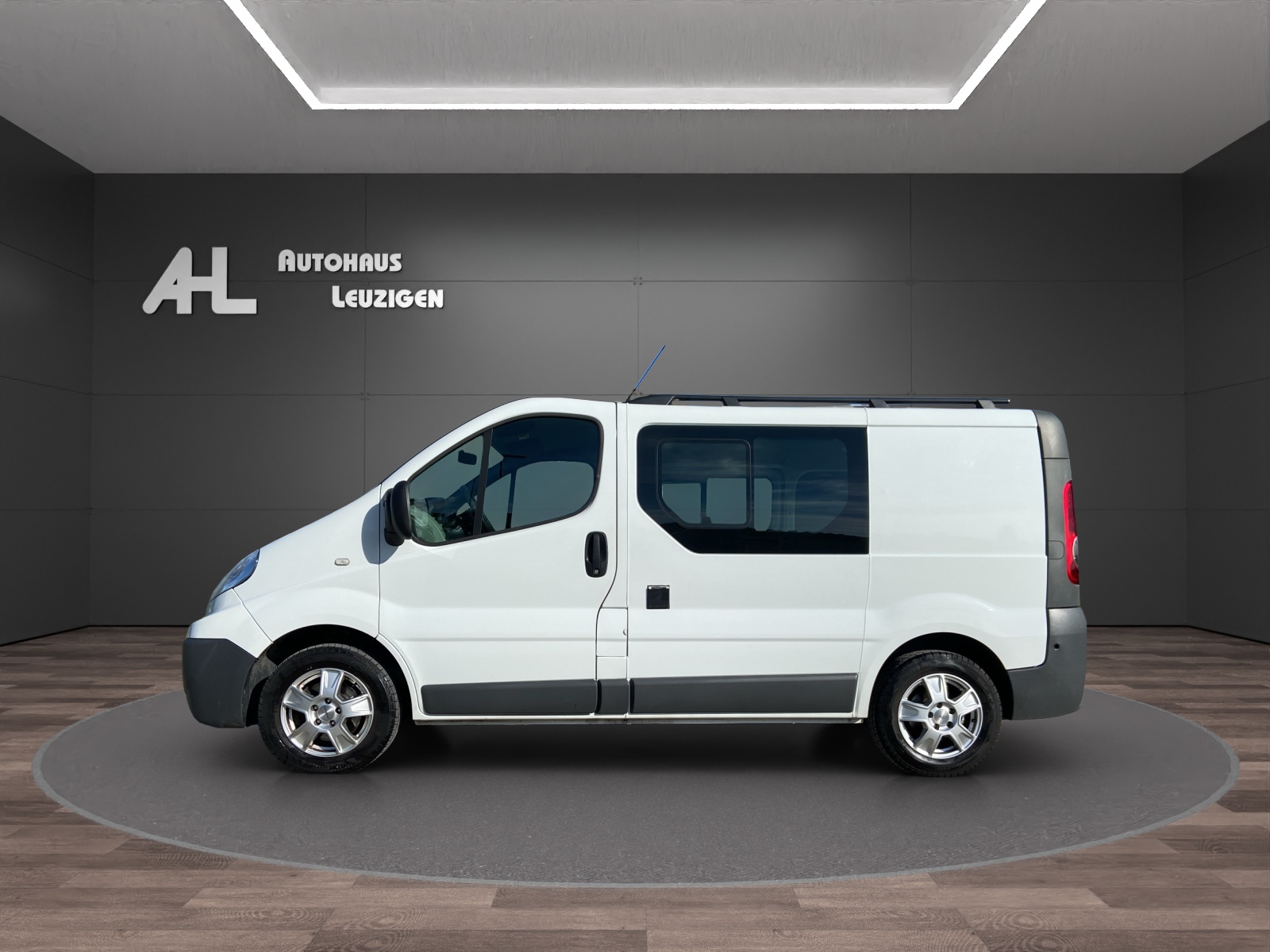 RENAULT Trafic 2.0 dCi 90 2.7t L1H1-image-1