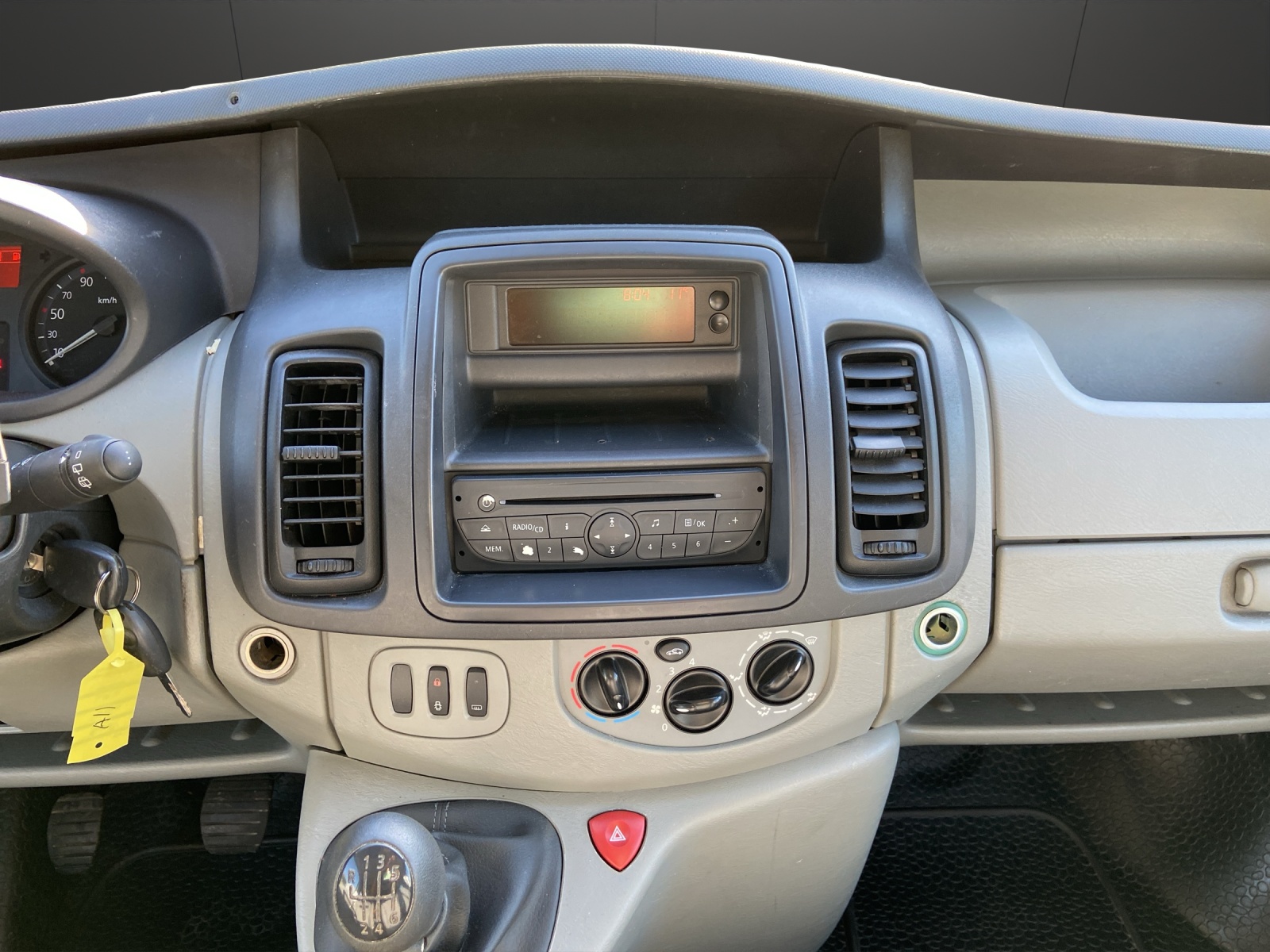 RENAULT Trafic 2.0 dCi 90 2.7t L1H1-image-10