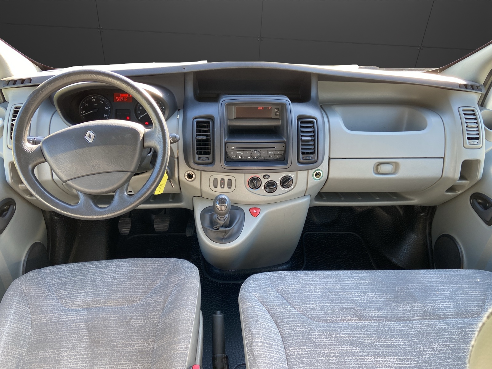 RENAULT Trafic 2.0 dCi 90 2.7t L1H1-image-9