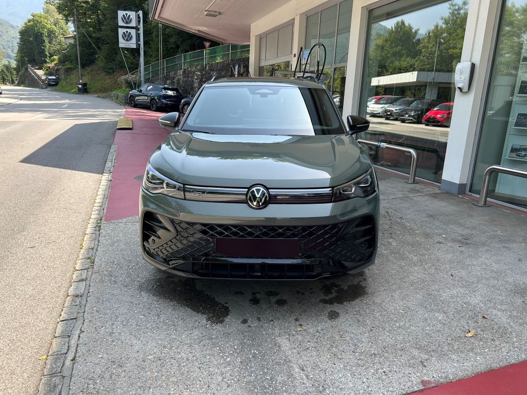VW Tiguan R-Line UNITED-showroom-element-1