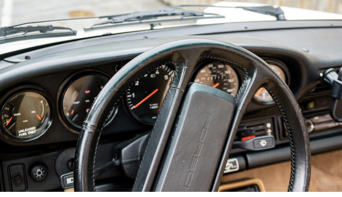 PORSCHE 911 Carrera Cabrio-image-4