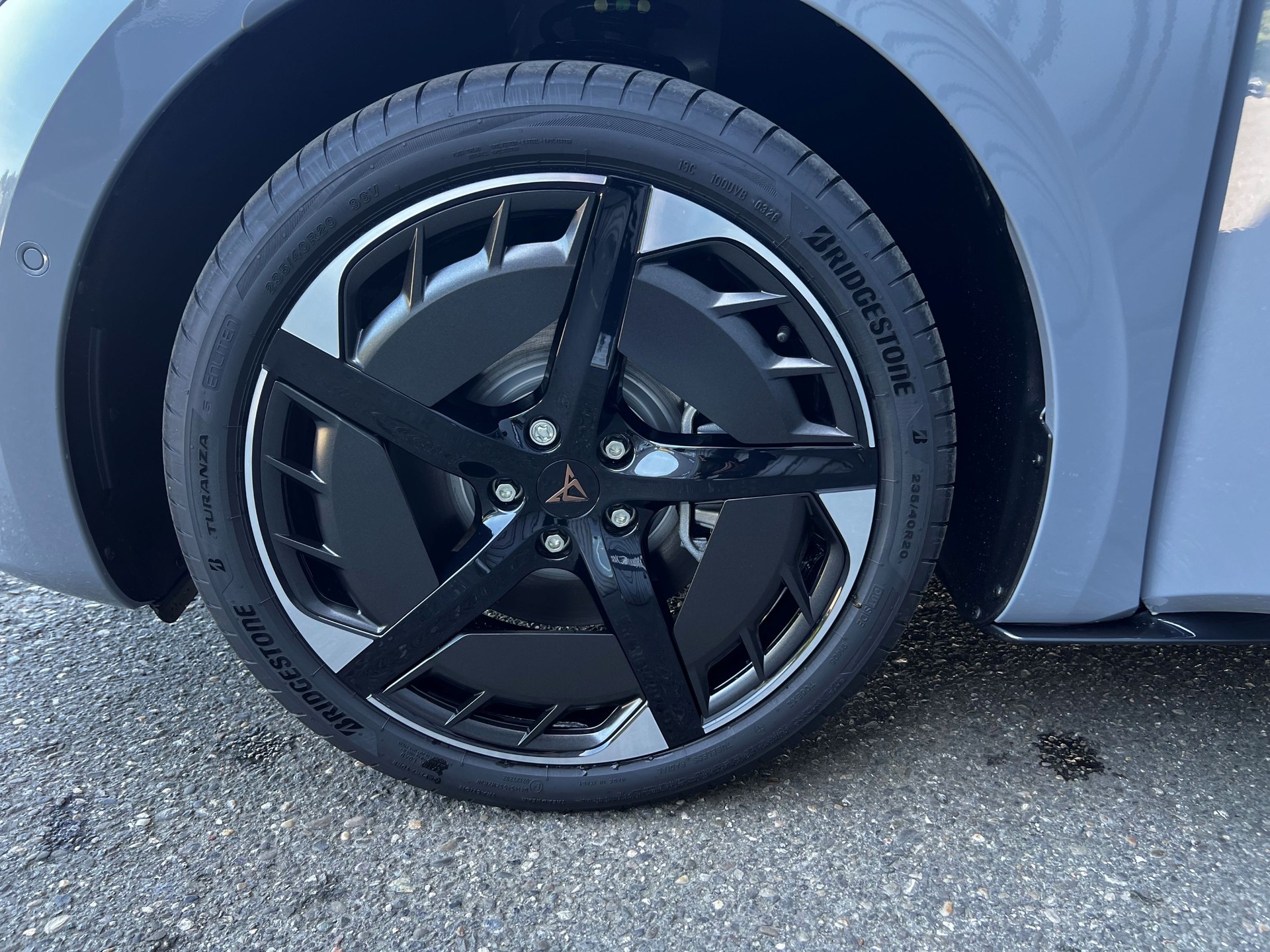 CUPRA Born 79 kWh e-Boost Adrenaline-image-8