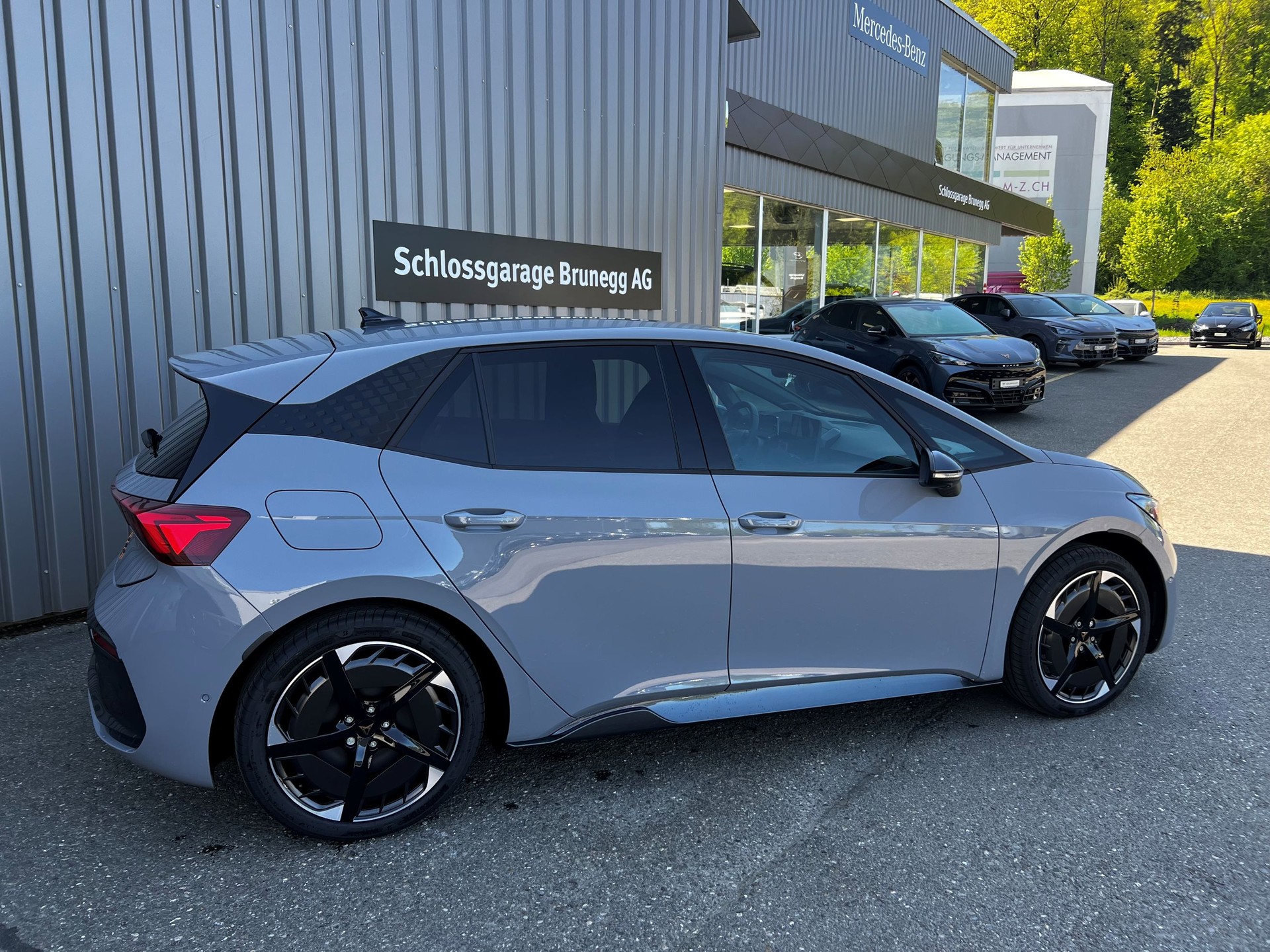 CUPRA Born 79 kWh e-Boost Adrenaline-image-1