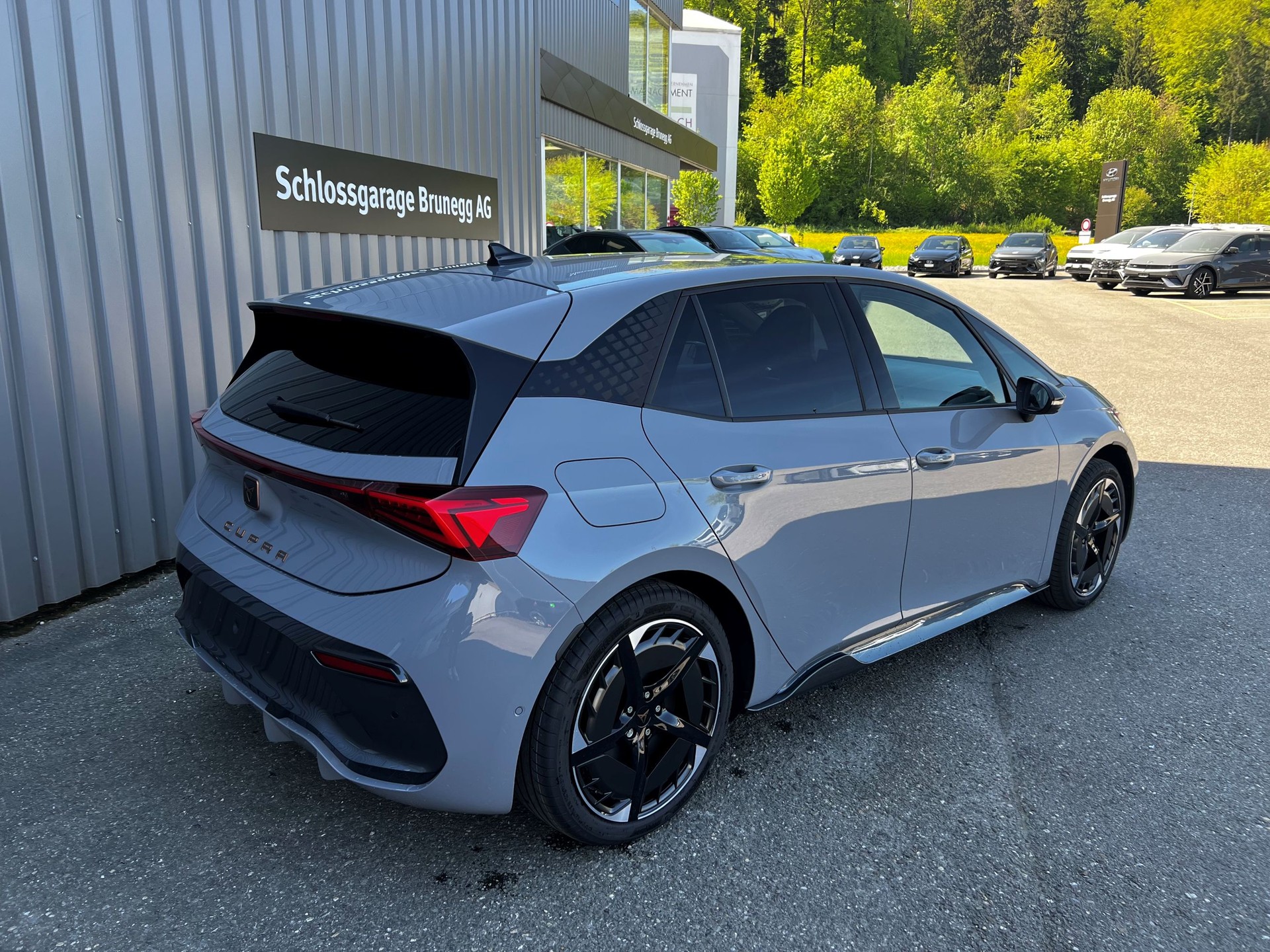 CUPRA Born 79 kWh e-Boost Adrenaline-image-2