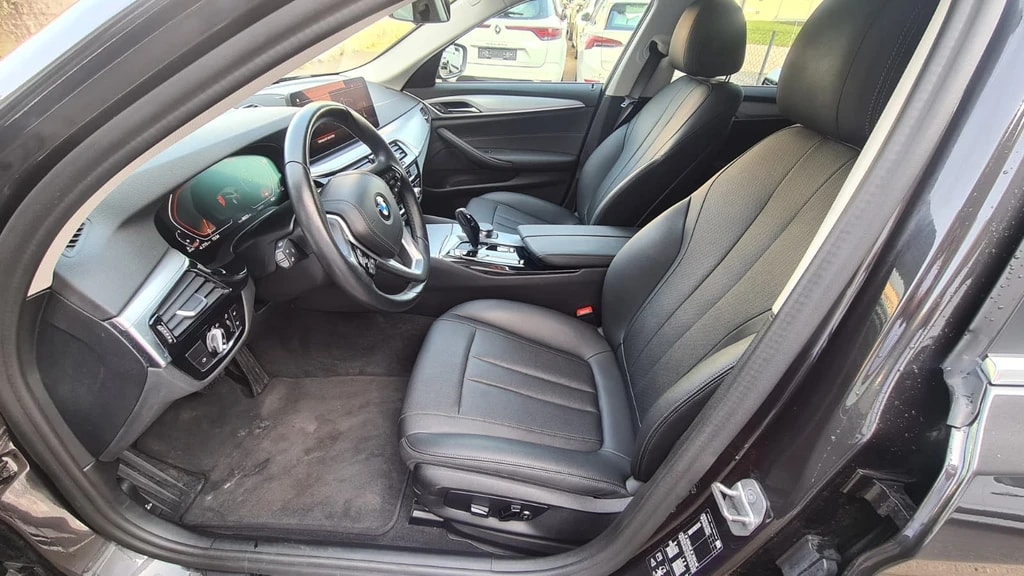 BMW 520d xDrive 48V Touring Steptronic ** Leder ** Gr.Navi ** Parkhilfe v+h ** RF-Kamera 360° **-image-14