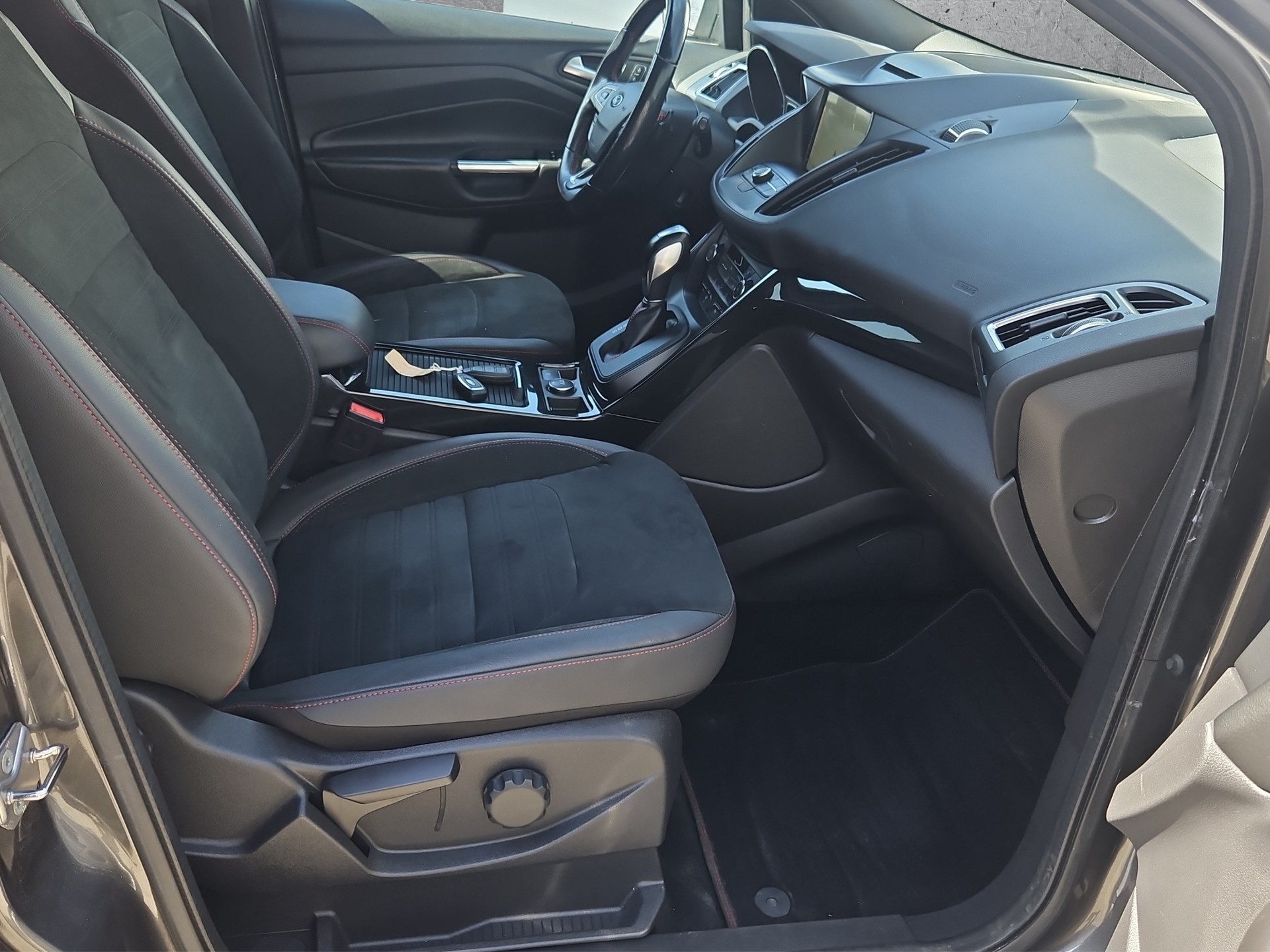 FORD Kuga 2.0 EcoBoost ST Line 4WD Automatic-image-8