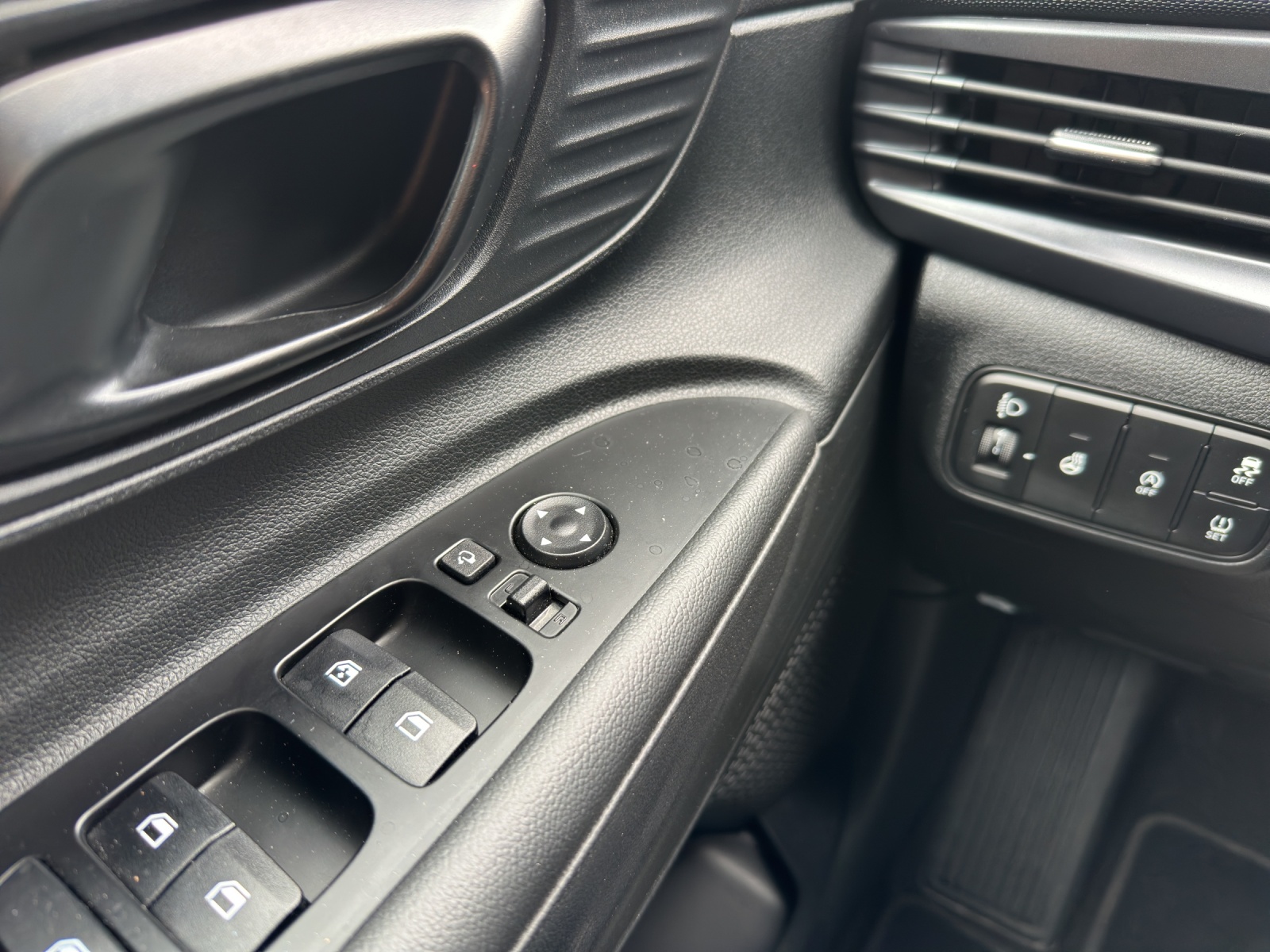 HYUNDAI i20 1.0 T-GDi Amplia Safety Pack-image-13