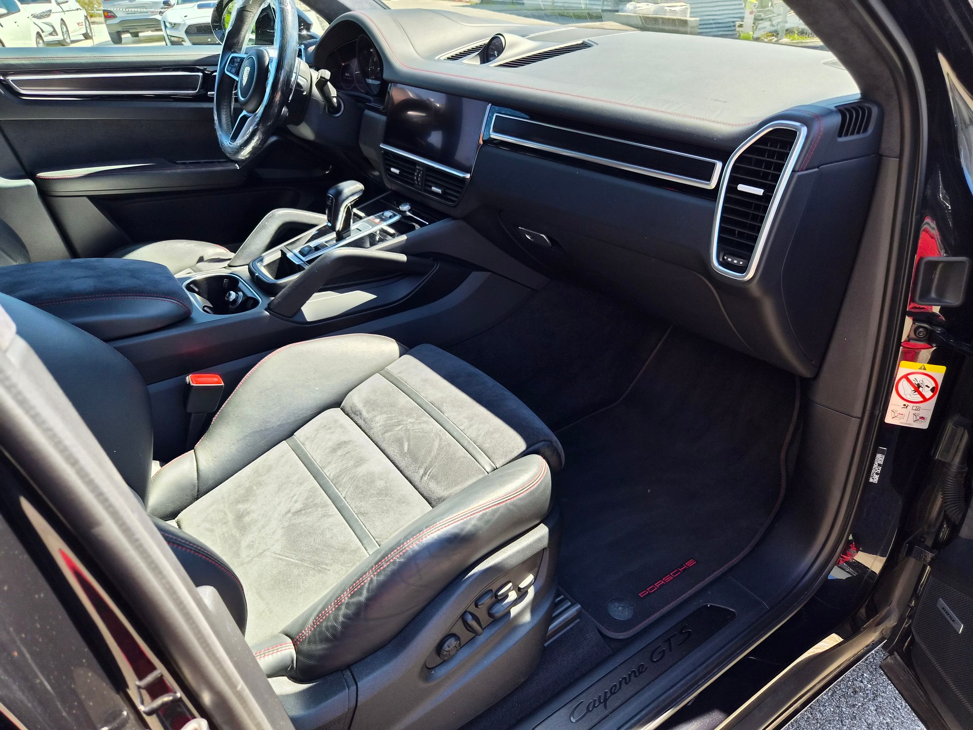PORSCHE Cayenne GTS Coupé-image-8