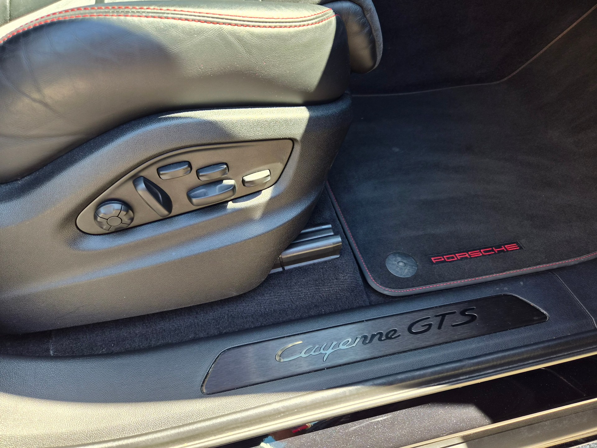 PORSCHE Cayenne GTS Coupé-image-12