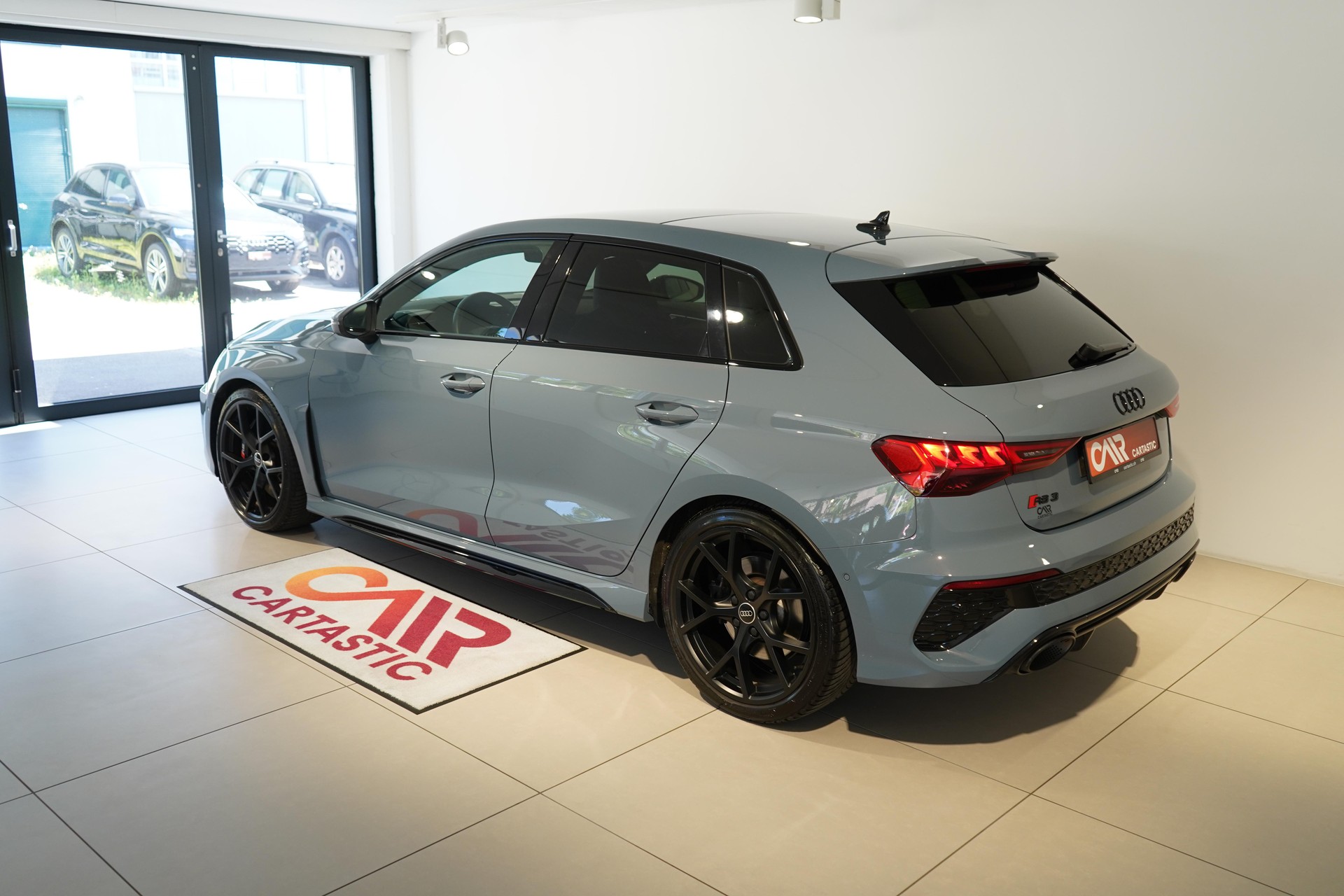 AUDI RS3 Sportback 2.5 TFSI quattro S-Tronic-image-2