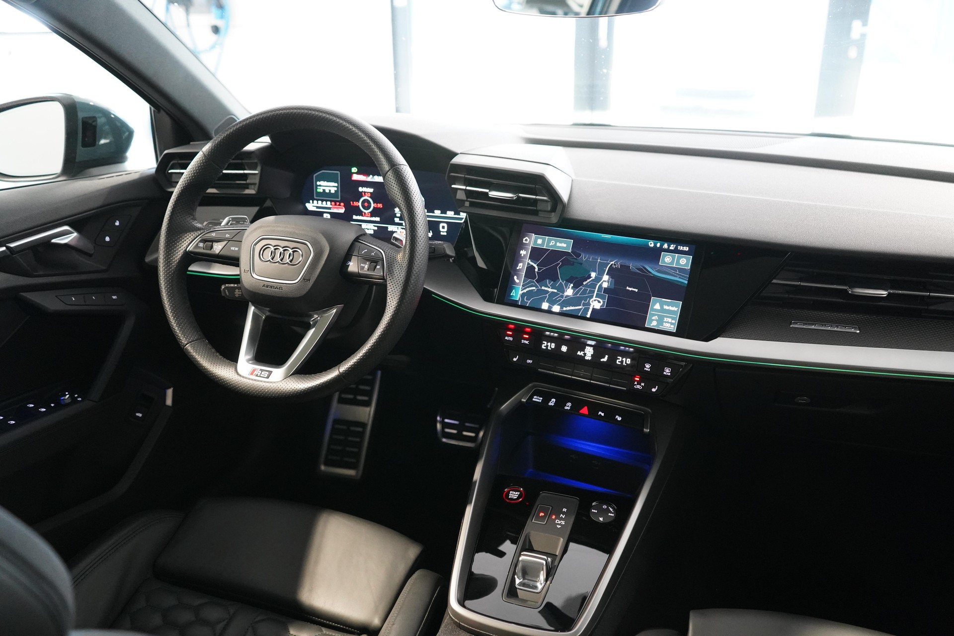 AUDI RS3 Sportback 2.5 TFSI quattro S-Tronic-image-15