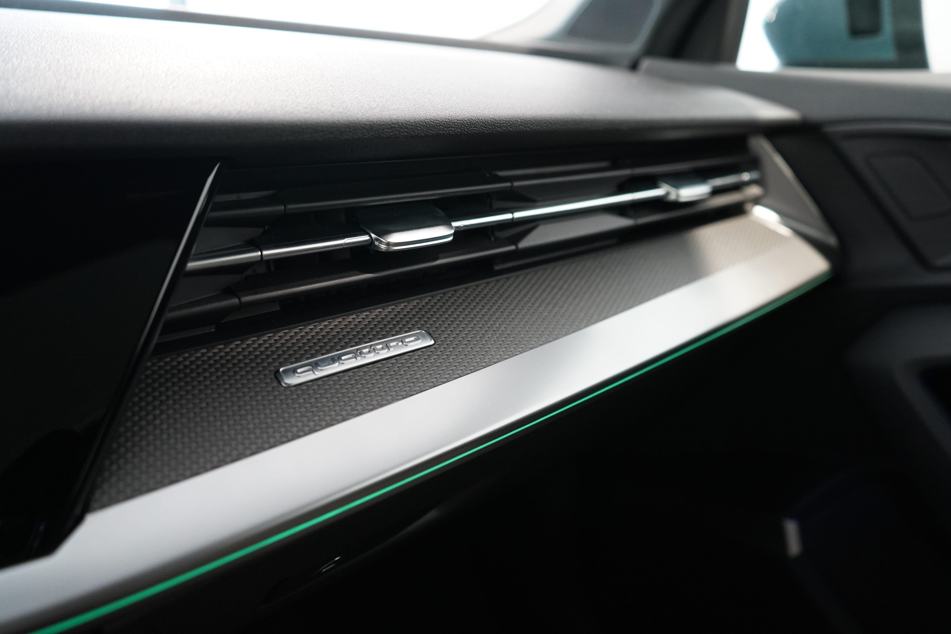 AUDI RS3 Sportback 2.5 TFSI quattro S-Tronic-image-16