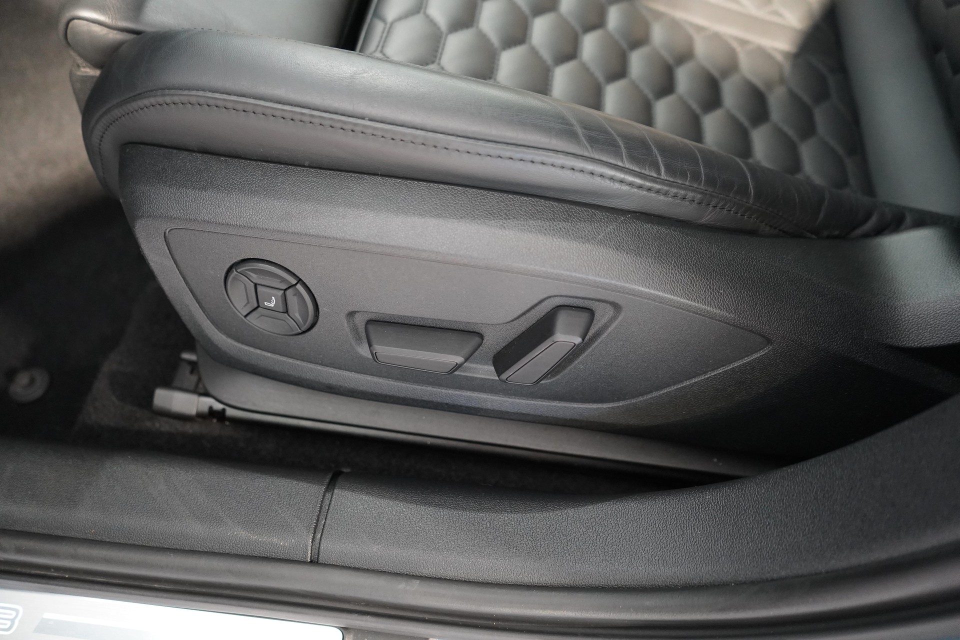 AUDI RS3 Sportback 2.5 TFSI quattro S-Tronic-image-18