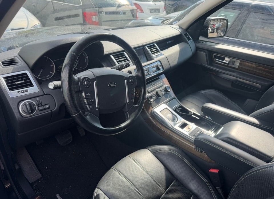 LAND ROVER 3.0 SDV6 HSE-image-4