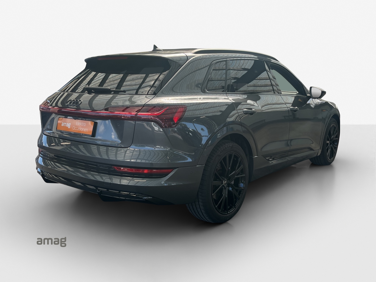 AUDI e-tron 55 S Line Black Edition quattro-image-4