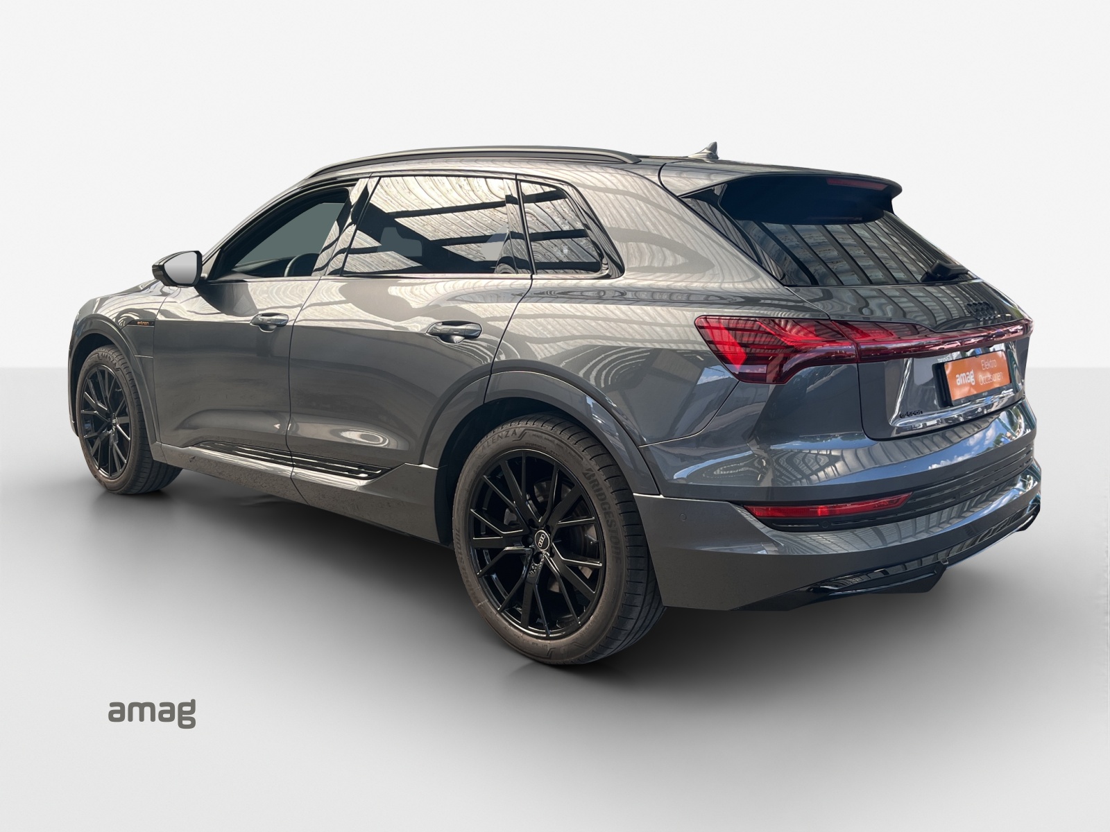AUDI e-tron 55 S Line Black Edition quattro-image-2