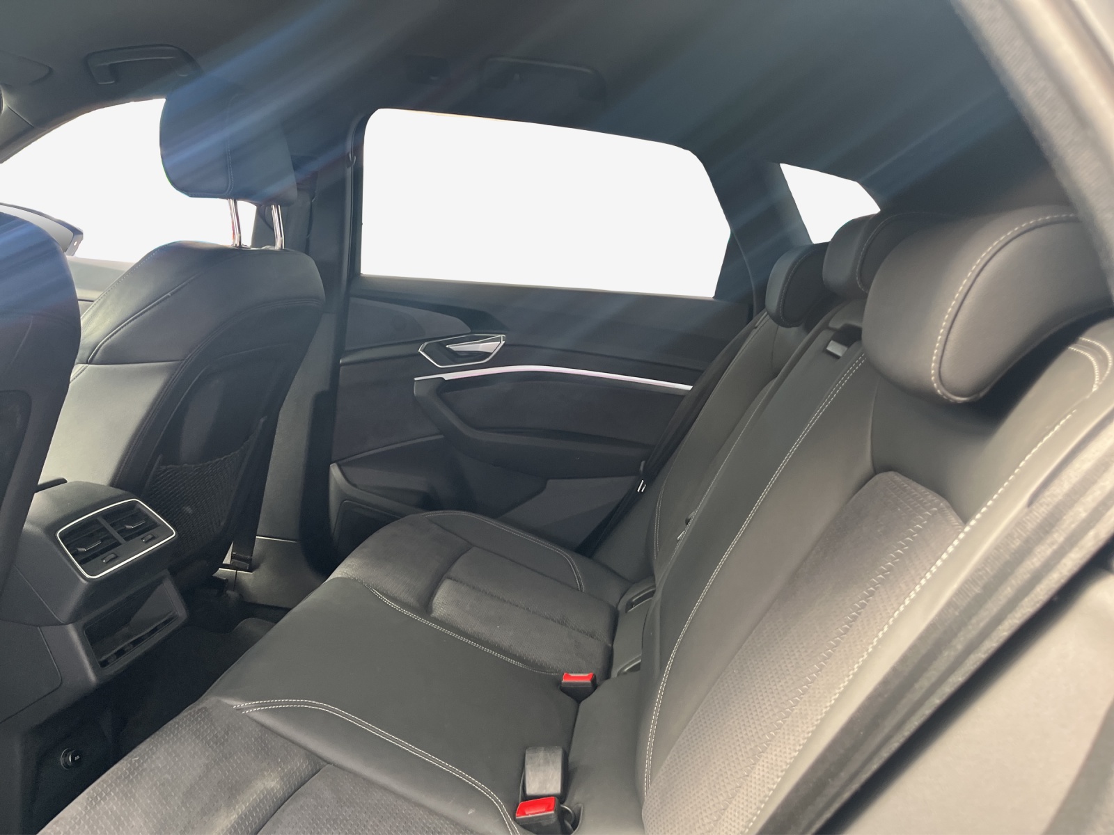 AUDI e-tron 55 S Line Black Edition quattro-image-9
