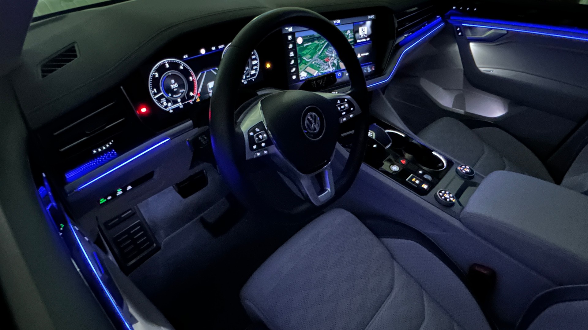 VW 4.0 V8 TDI Elegance - Vollausstattung, IQ Light, Head-up, Night Vision, Softclose-image-13