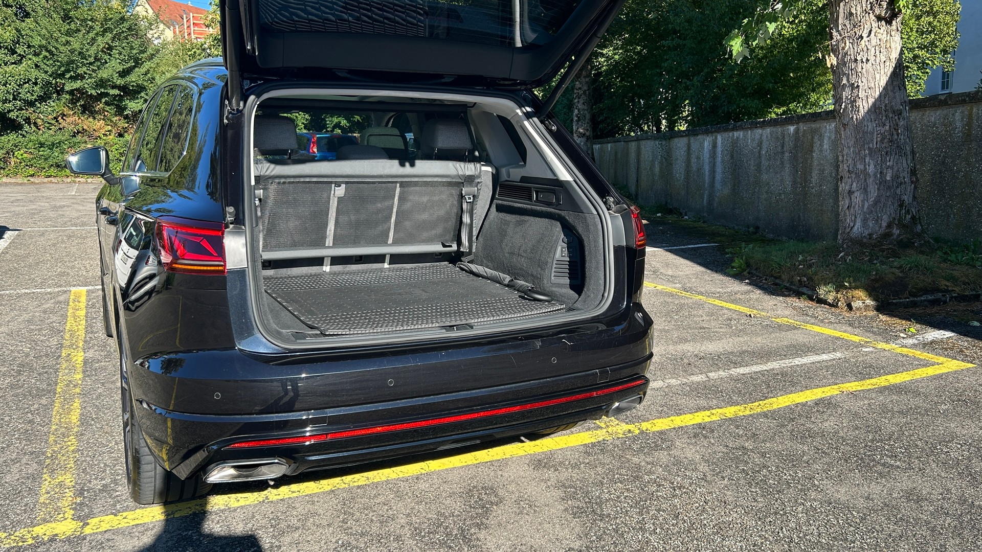 VW 4.0 V8 TDI Elegance - Vollausstattung, IQ Light, Head-up, Night Vision, Softclose-image-11