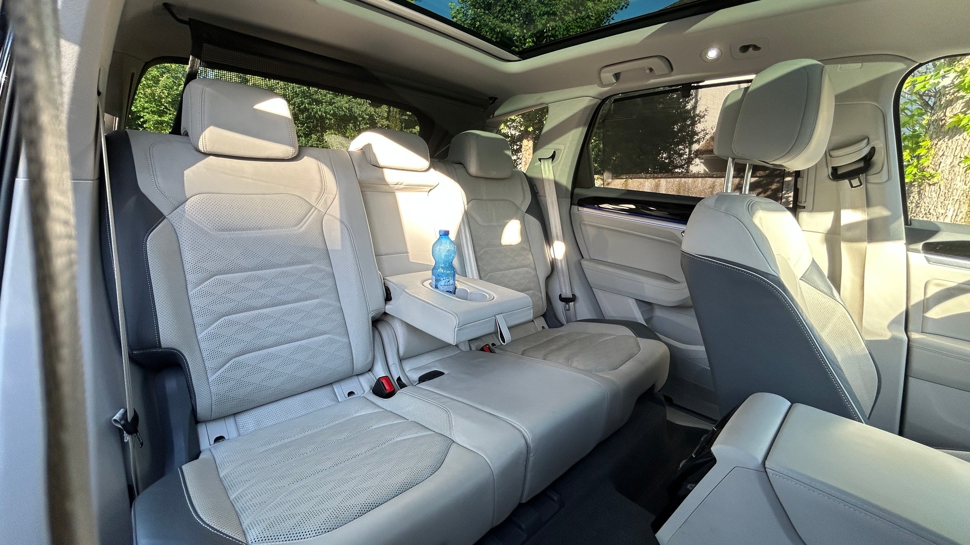 VW 4.0 V8 TDI Elegance - Vollausstattung, IQ Light, Head-up, Night Vision, Softclose-image-8