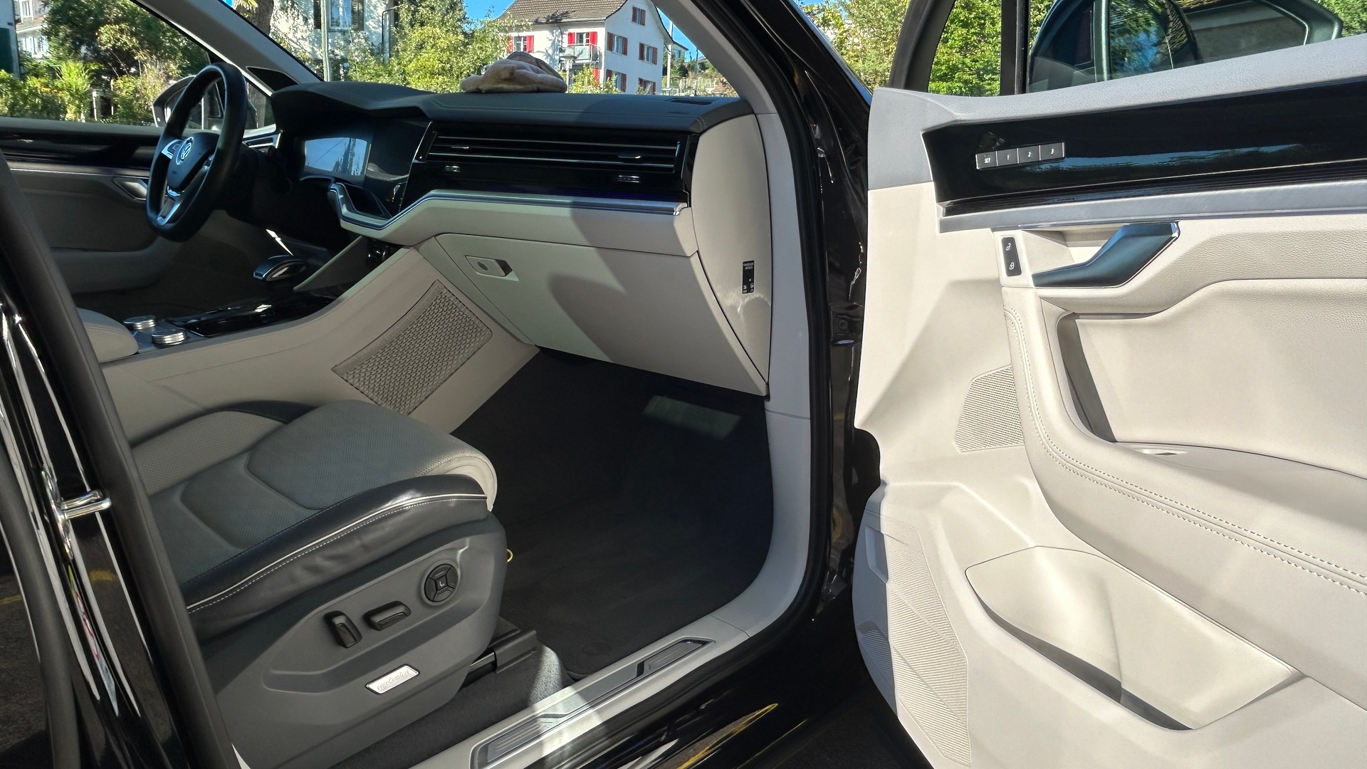 VW 4.0 V8 TDI Elegance - Vollausstattung, IQ Light, Head-up, Night Vision, Softclose-image-5