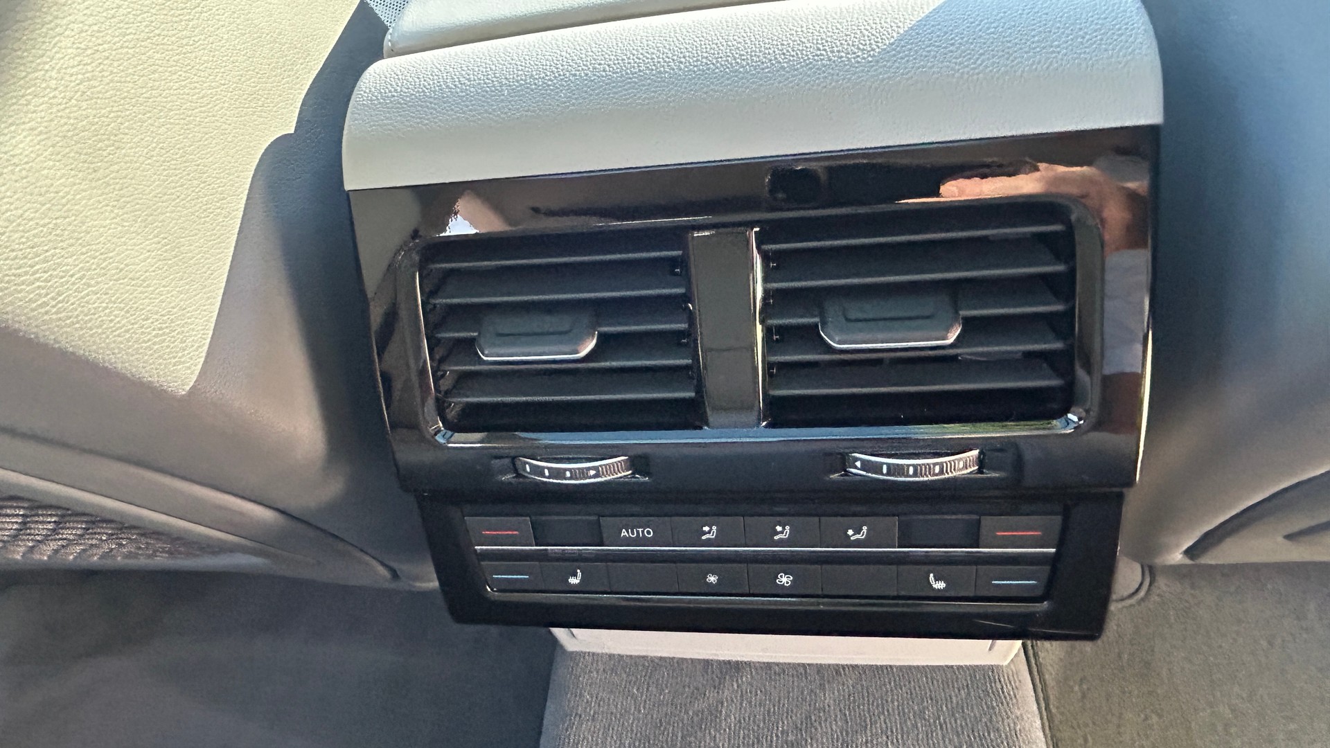 VW 4.0 V8 TDI Elegance - Vollausstattung, IQ Light, Head-up, Night Vision, Softclose-image-9